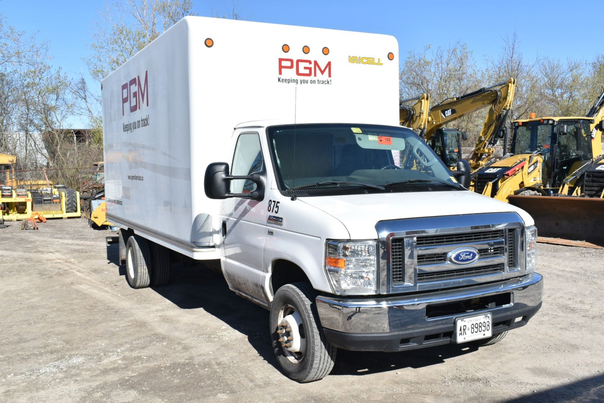 FORD (2016) E450 SUPER DUTY CUBE VAN WITH 5.4L 8 CYL. GAS ENGINE, AUTO. TRANSMISSION, 56,146 KM ( - Image 5 of 12