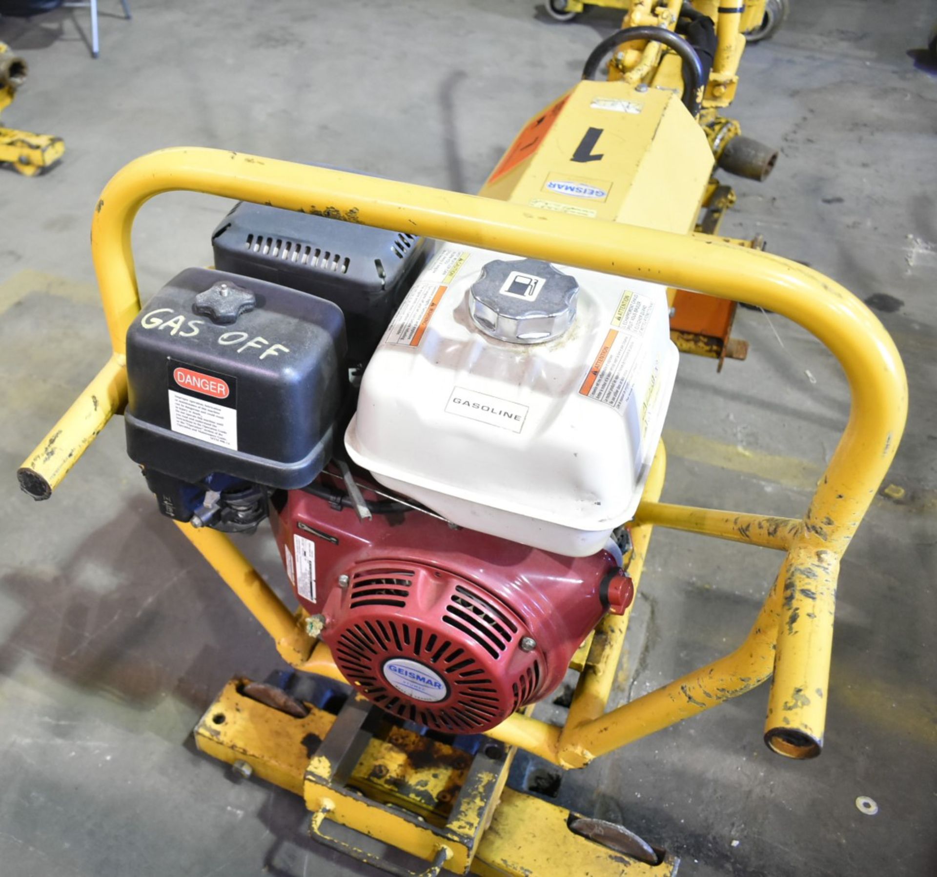 GESIMAR STUMEC (2015) BSR-8 RAIL CART MOUNTED TRACK WRENCH WITH HONDA GAS ENGINE S/N: 1088191 - Image 3 of 5