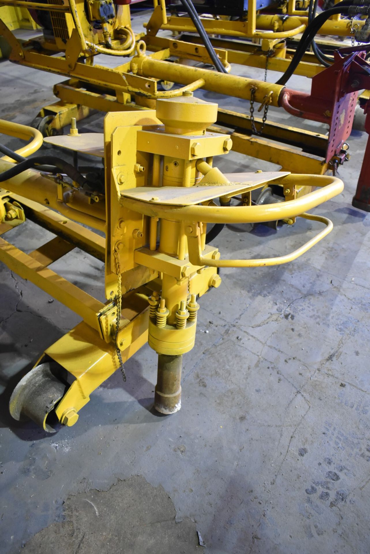 MFG N/A RAIL CART MOUNTED SPIKE DRIVER WITH HYDRAULIC POWER PACK, GAS ENGINE, HYDRAULIC PECKER S/ - Image 4 of 4