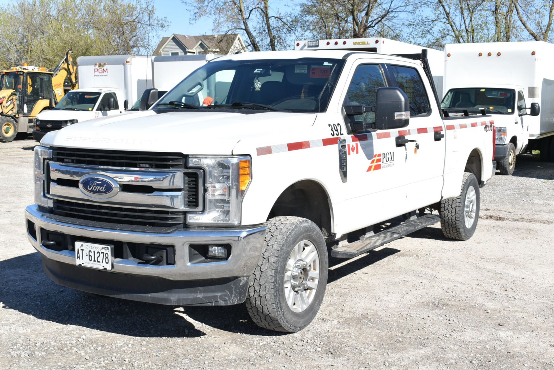 FORD (2017) F250 XLT SUPER DUTY CREW CAB PICKUP TRUCK WITH 6.2L 8 CYL. GAS ENGINE, AUTO.