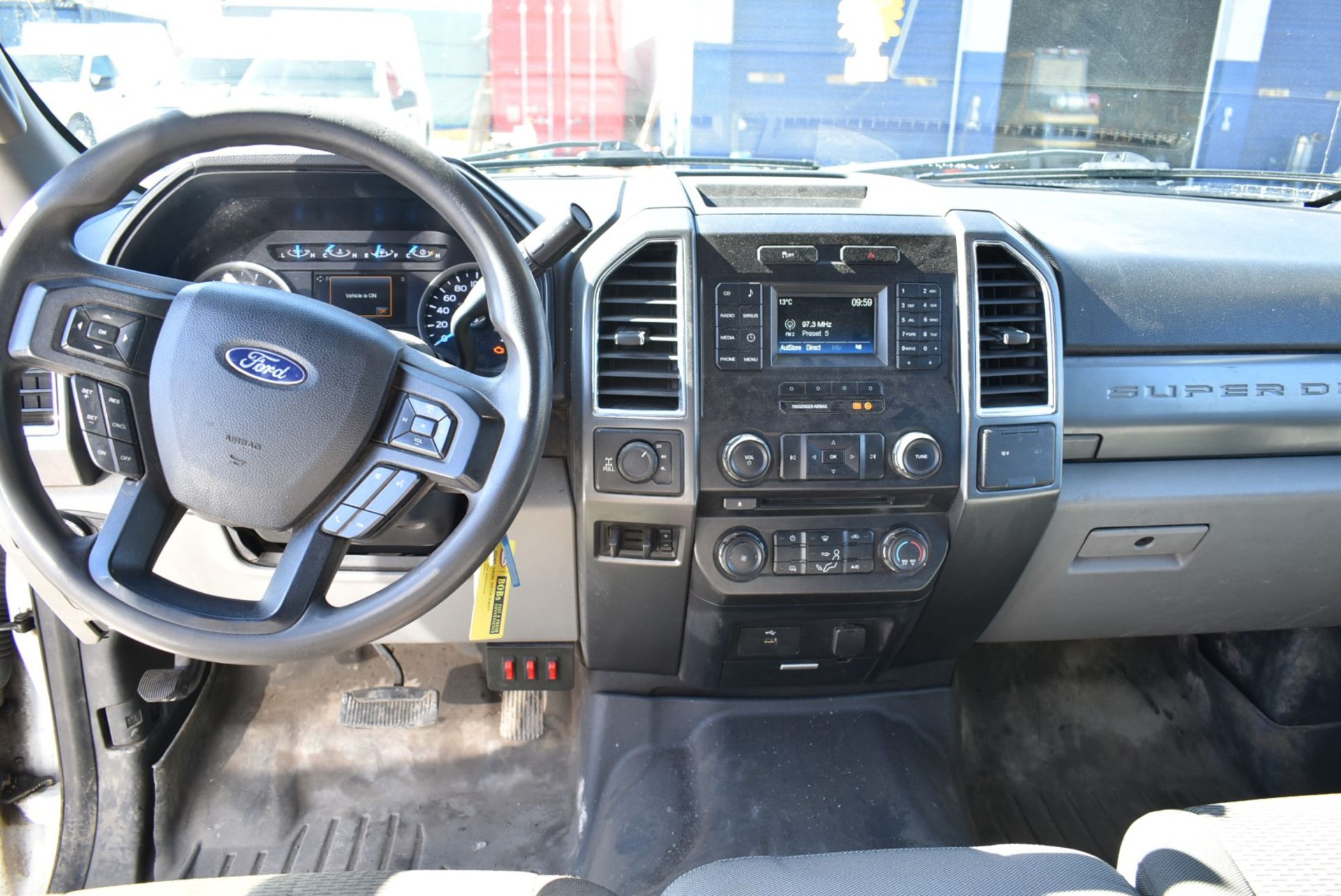 FORD (2017) F250 XLT SUPER DUTY CREW CAB PICKUP TRUCK WITH 6.2L 8 CYL. GAS ENGINE, AUTO. - Image 12 of 15