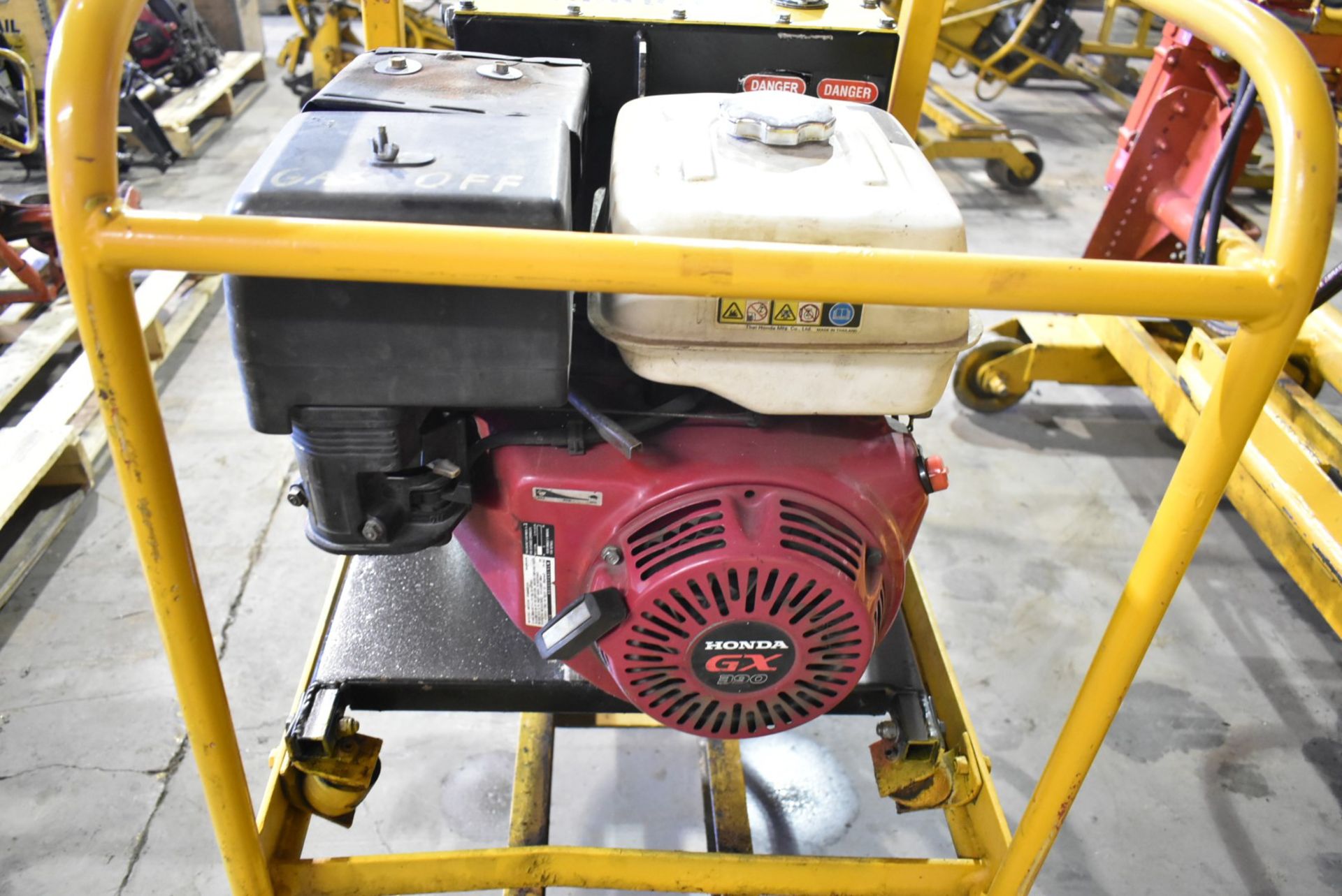 GEISMAR DC-8 RAIL CART MOUNTED SPIKE DRIVER WITH HYDRAULIC POWER PACK, HONDA GX3 GAS ENGINE, - Image 3 of 6
