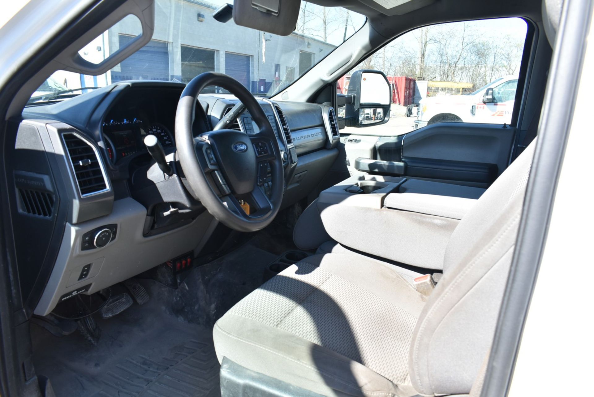 FORD (2017) F250 XLT SUPER DUTY CREW CAB PICKUP TRUCK WITH 6.2L 8 CYL. GAS ENGINE, AUTO. - Image 10 of 15