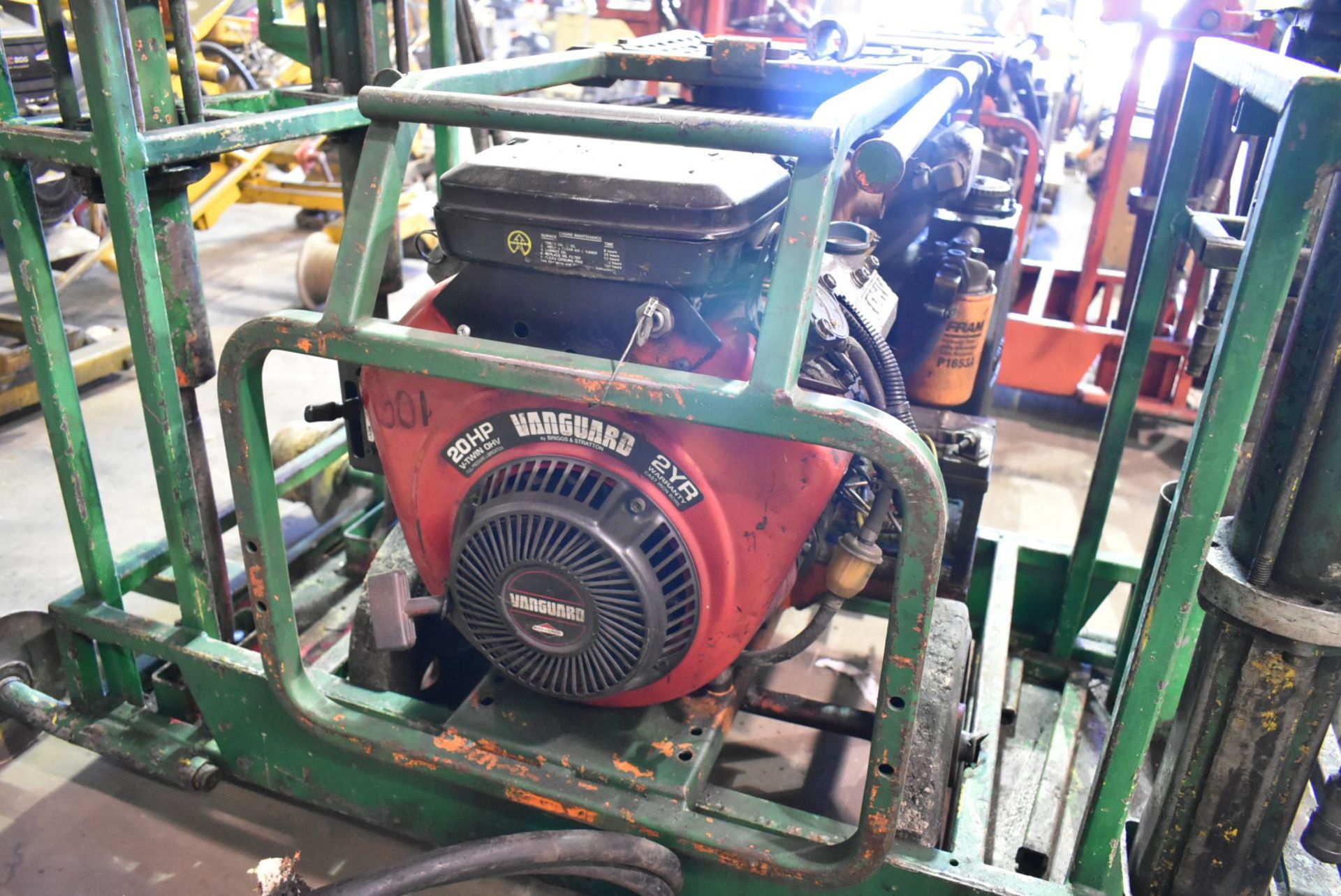 MFG N/A RAIL CART MOUNTED PORTABLE HYDRAULIC POWER PACK WITH VANGUARD 20HP GAS ENGINE S/N: N/A - Image 4 of 4