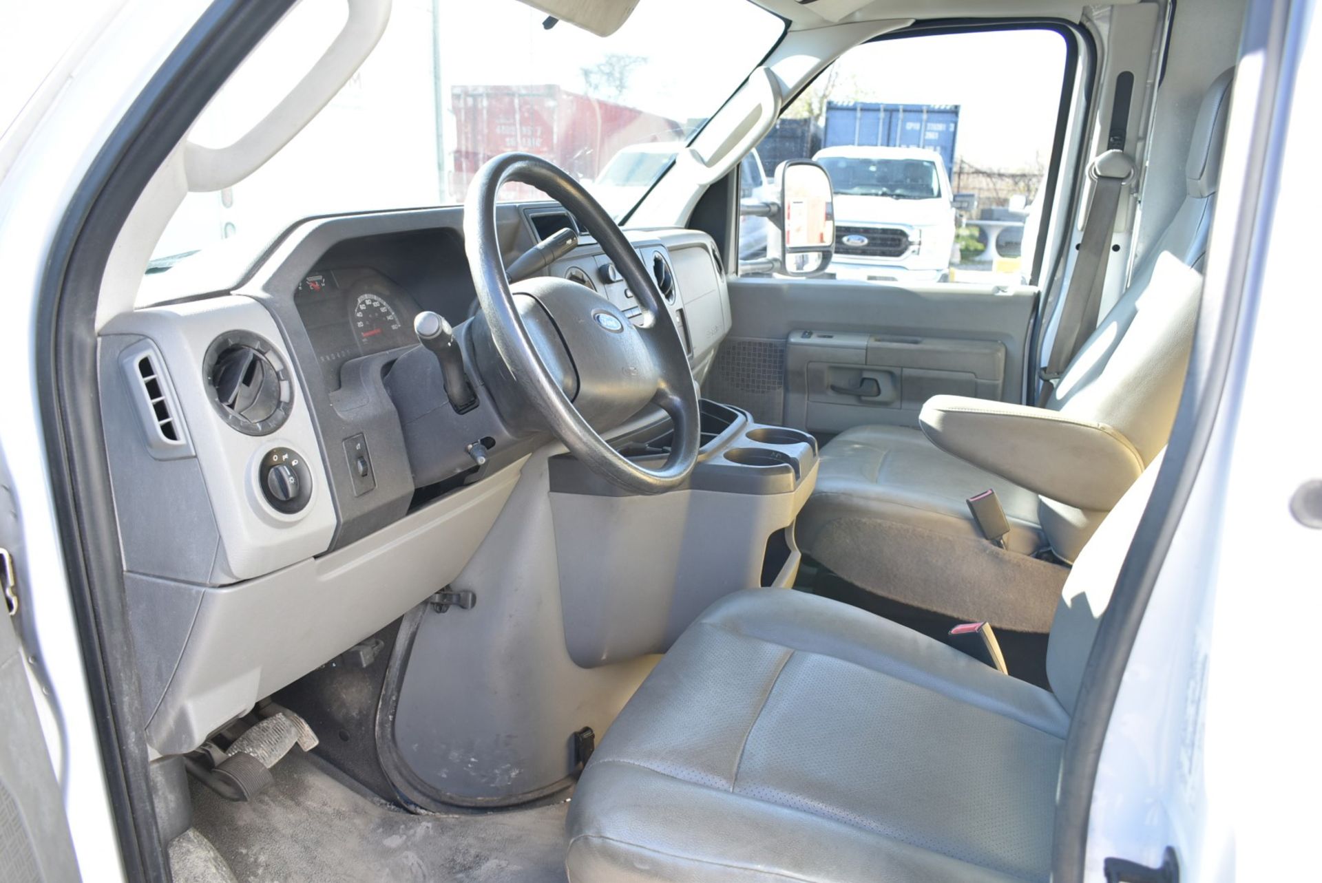 FORD (2018) E450 SUPER DUTY CUBE VAN WITH 6.8L 10 CYL. GAS ENGINE, AUTO. TRANSMISSION, 89,235 KM ( - Image 10 of 13