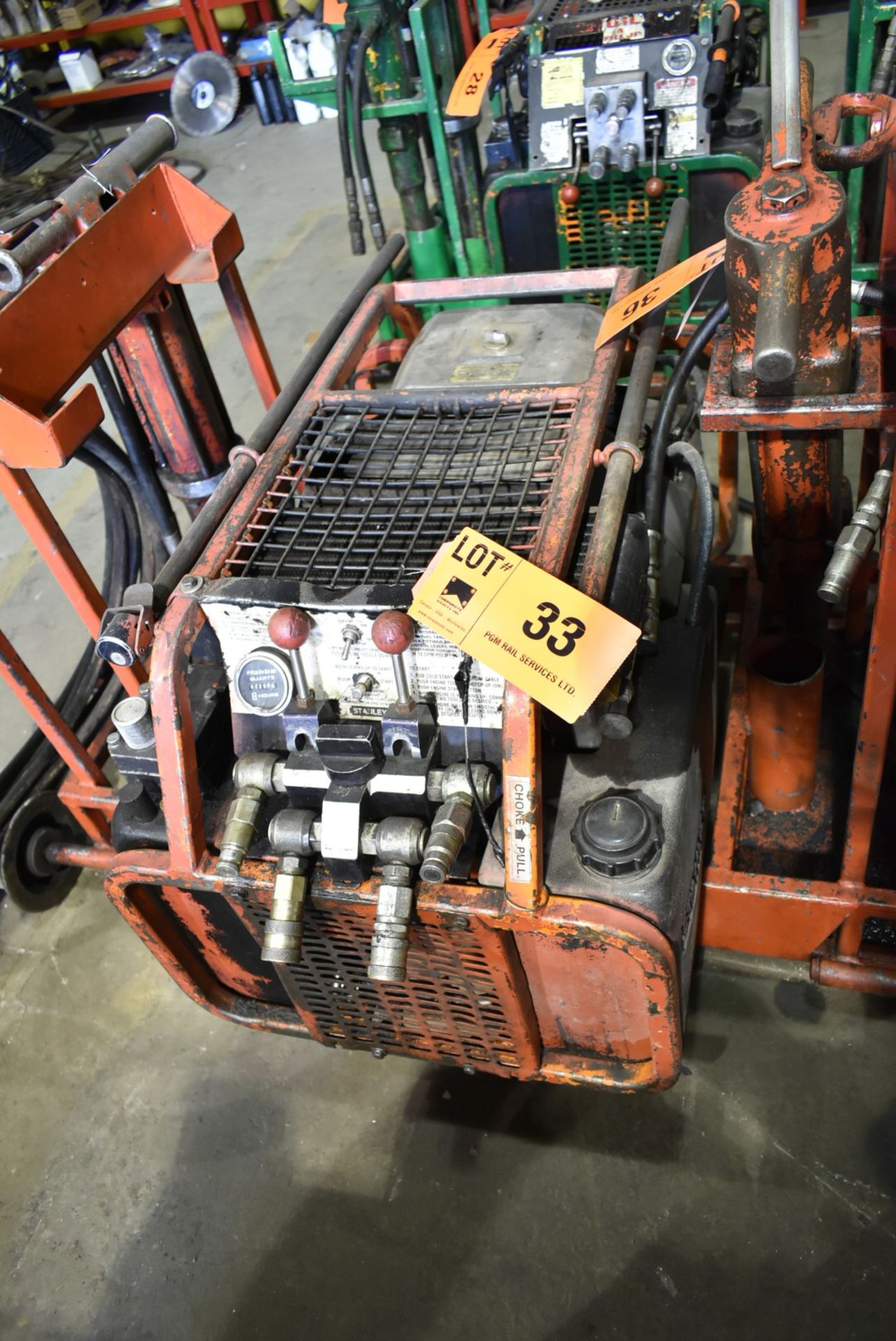 MFG N/A RAIL CART MOUNTED PORTABLE HYDRAULIC POWER PACK WITH VANGUARD 20HP GAS ENGINE S/N: N/A - Image 3 of 4