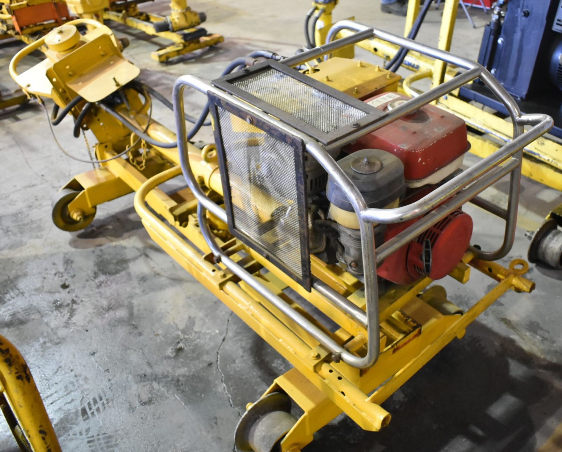 MFG N/A RAIL CART MOUNTED SPIKE DRIVER WITH HYDRAULIC POWER PACK, GAS ENGINE, HYDRAULIC PECKER S/ - Image 2 of 4