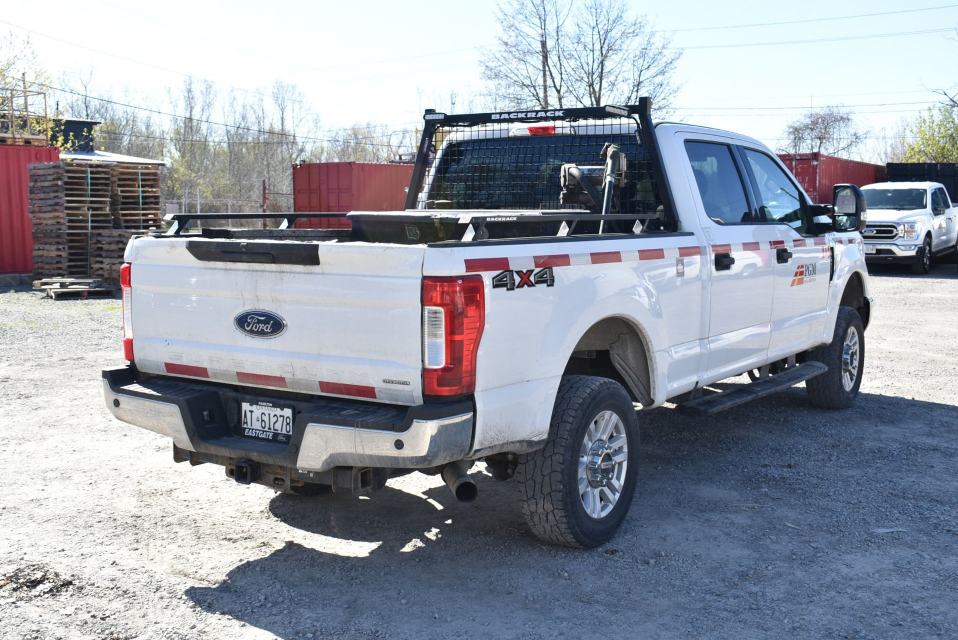 FORD (2017) F250 XLT SUPER DUTY CREW CAB PICKUP TRUCK WITH 6.2L 8 CYL. GAS ENGINE, AUTO. - Image 4 of 15