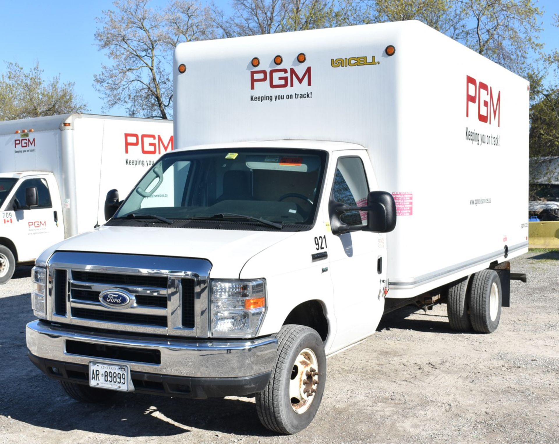 FORD (2016) E450 SUPER DUTY CUBE VAN WITH 5.4L 8 CYL. GAS ENGINE, AUTO. TRANSMISSION, 42,459 KM (