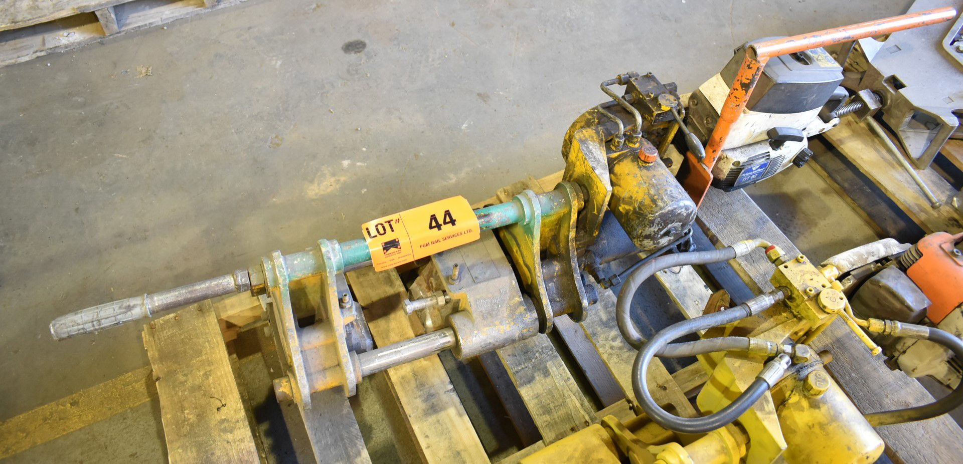 MFG N/A RAIL WELDING SHEAR WITH STIHL GAS POWERED ENGINE S/N: N/A