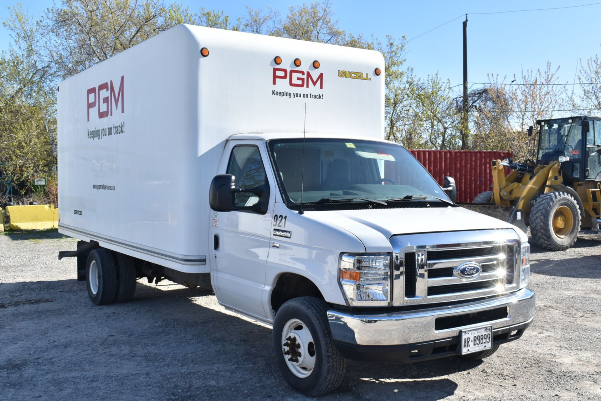 FORD (2016) E450 SUPER DUTY CUBE VAN WITH 5.4L 8 CYL. GAS ENGINE, AUTO. TRANSMISSION, 42,459 KM ( - Image 5 of 12