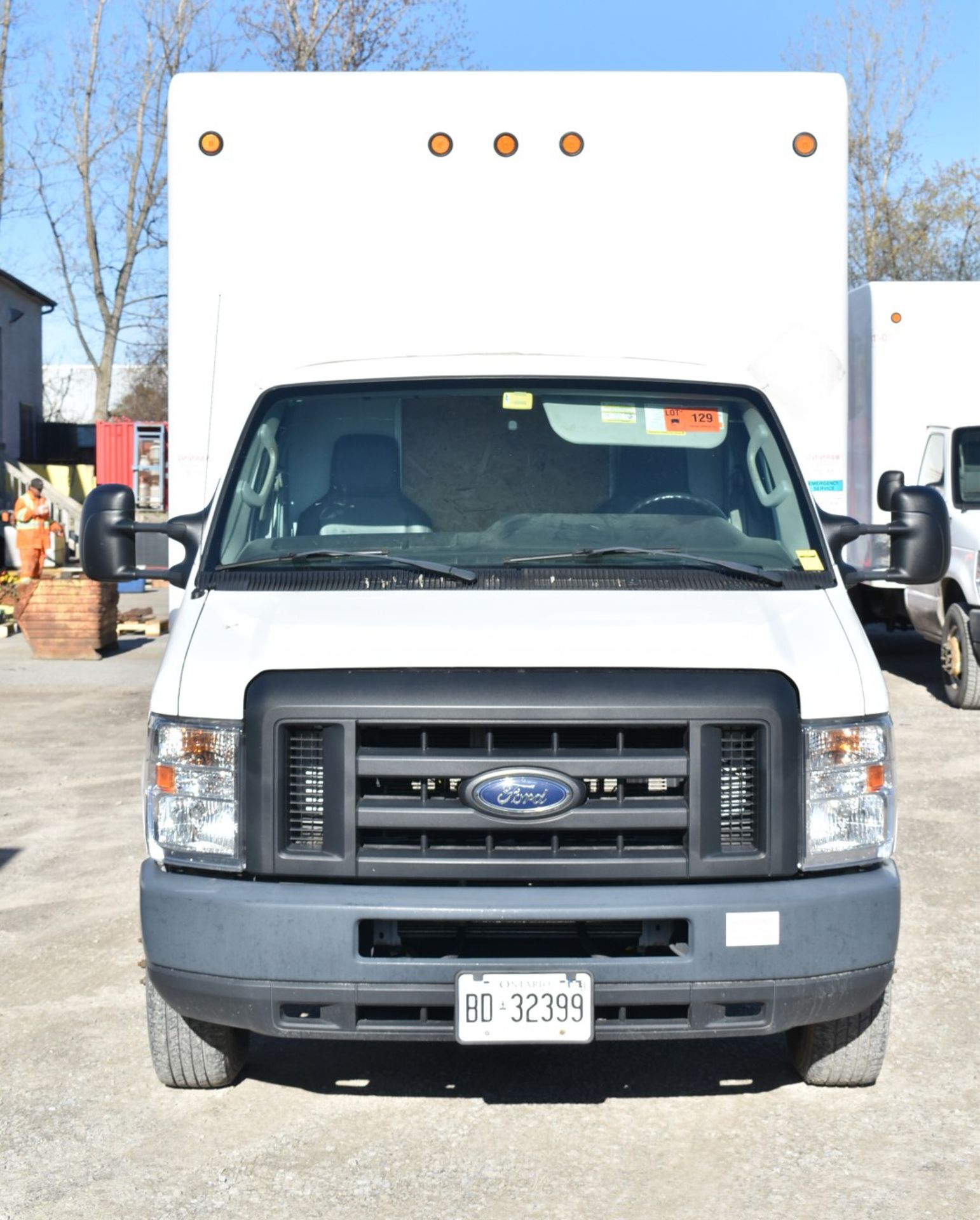 FORD (2018) E450 SUPER DUTY CUBE VAN WITH 6.8L 10 CYL. GAS ENGINE, AUTO. TRANSMISSION, 89,235 KM ( - Image 6 of 13