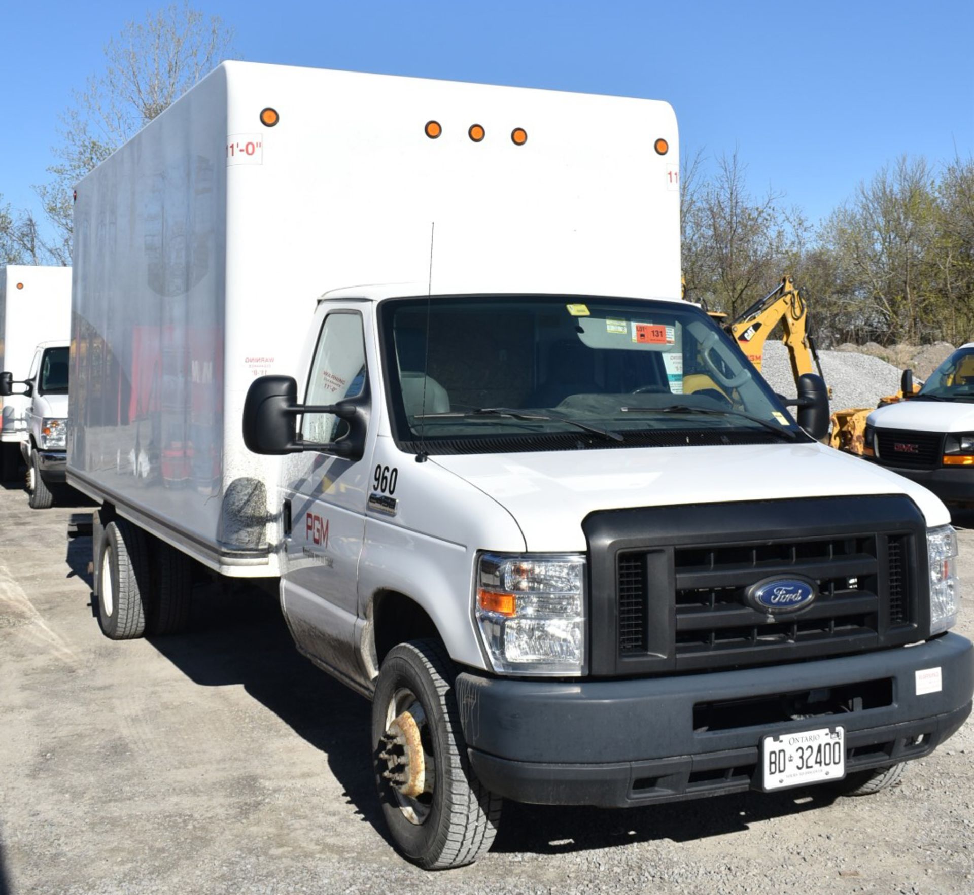 FORD (2018) E450 SUPER DUTY CUBE VAN WITH 6.8L 10 CYL. GAS ENGINE, AUTO. TRANSMISSION, 131,816 KM ( - Image 5 of 13