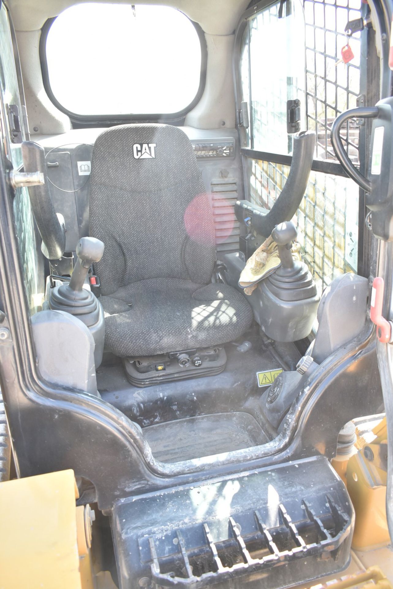 CATERPILLAR (2019) 279D SKID STEER LOADER WITH CATERPILLAR C3.3B DIESEL ENGINE, 1,396.3 HOURS ( - Image 7 of 12