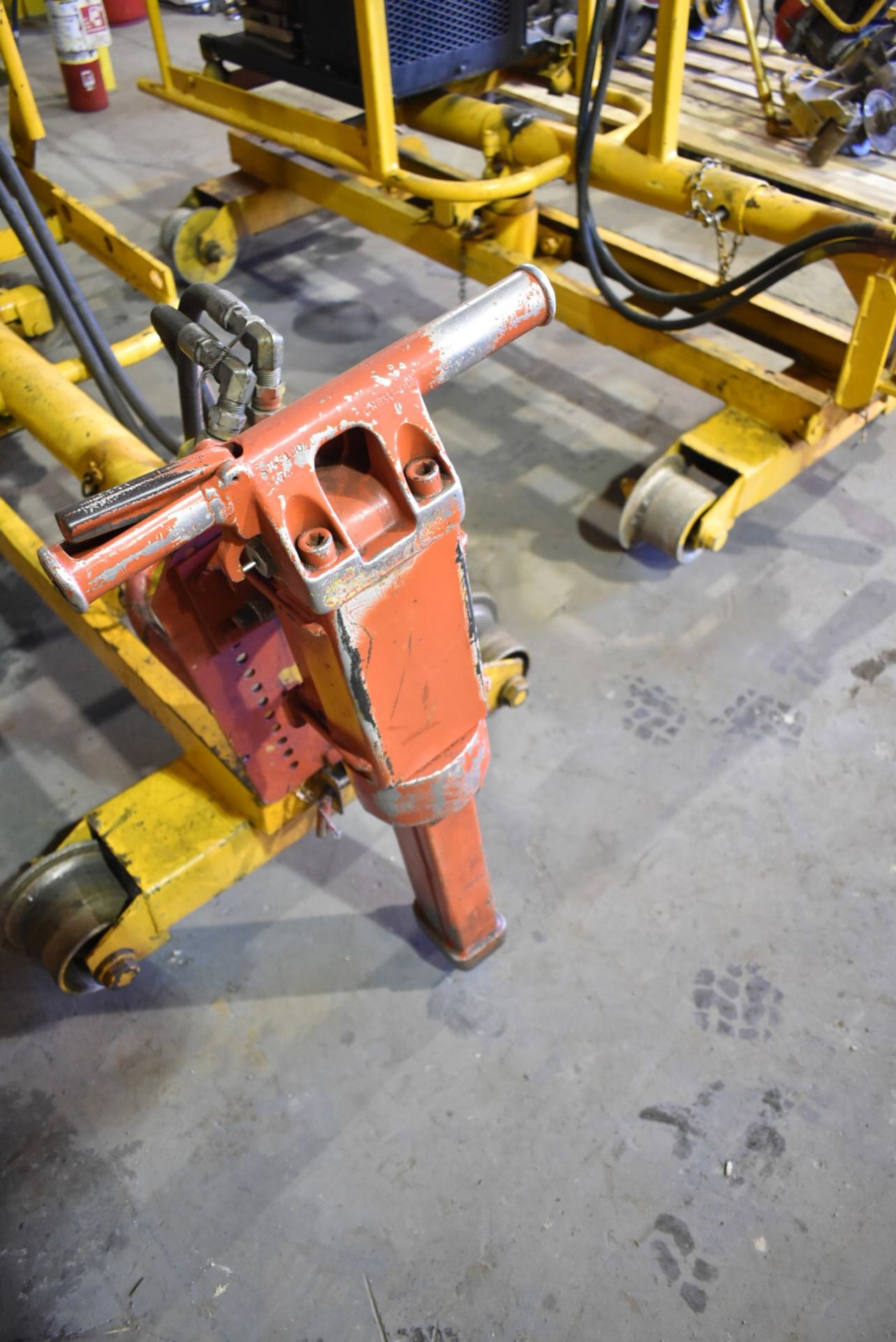 LIFTON LP11 RAIL CART MOUNTED SPIKE PULLER WITH HYDRAULIC POWER PACK, HONDA 11HP GAS ENGINE, - Image 5 of 5