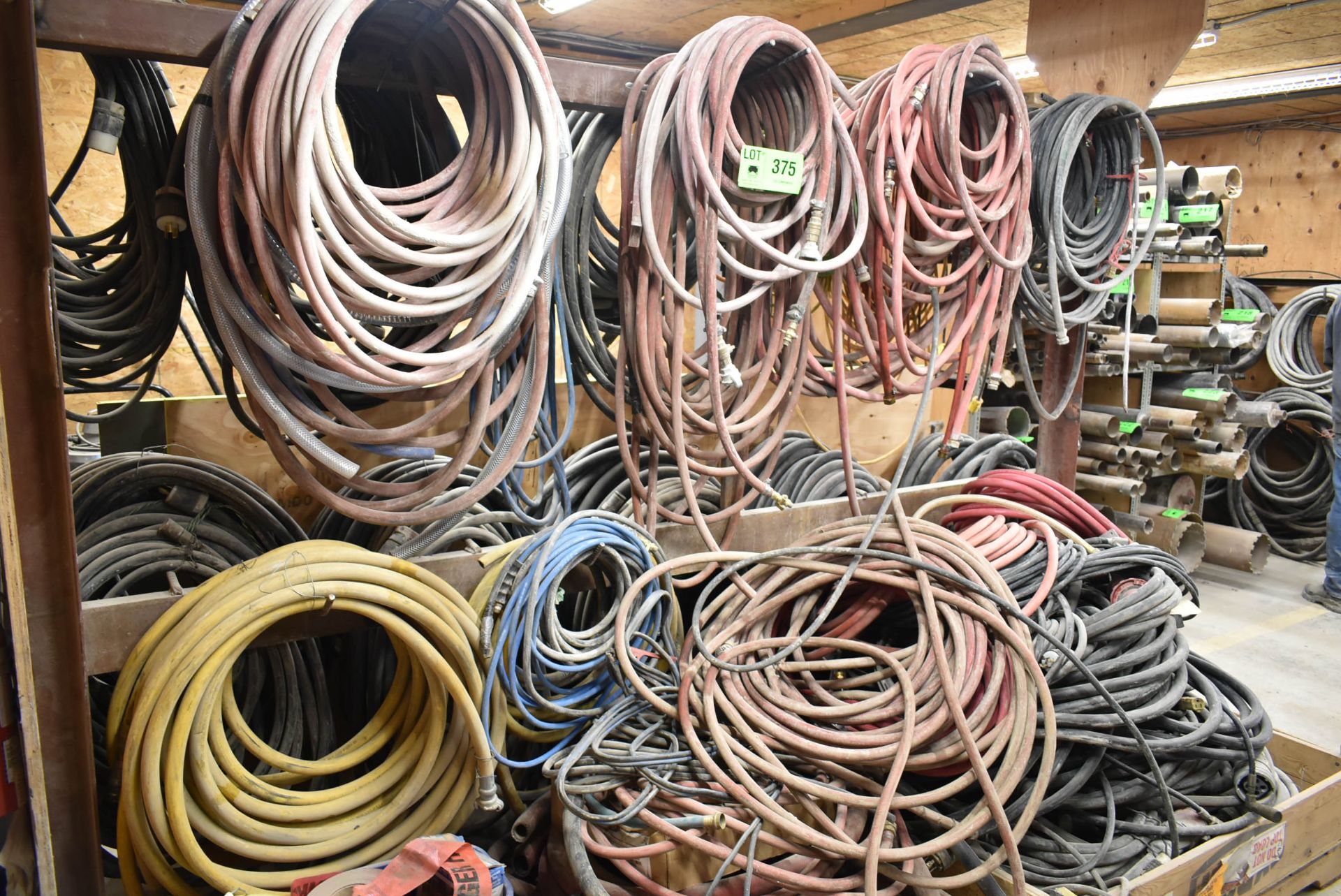 LOT/ PNEUMATIC HOSE AND CABLES