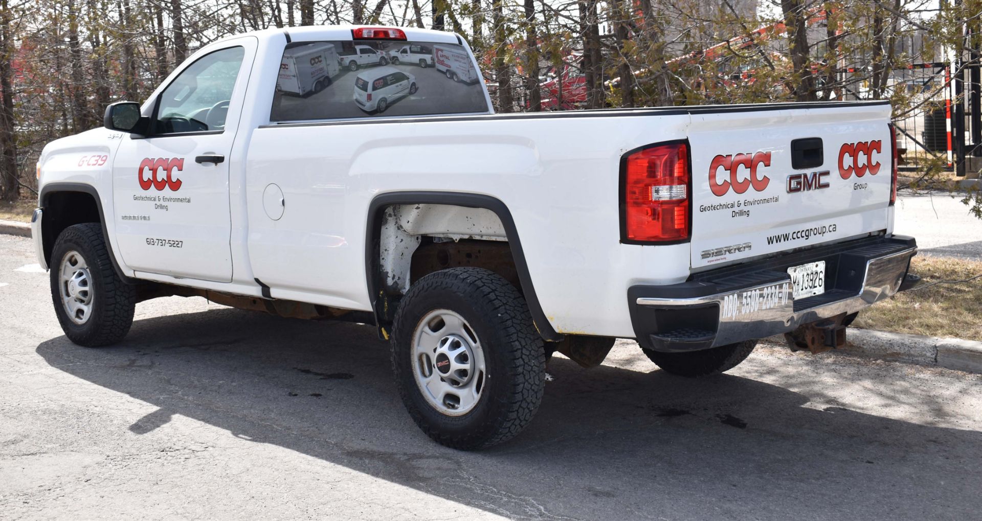 GMC (2017) SIERRA 2500 HD REGULAR CAB PICK UP TRUCK WITH 6.0 LITER V8 GASOLINE ENGINE, AUTO, 4X4, - Image 3 of 20