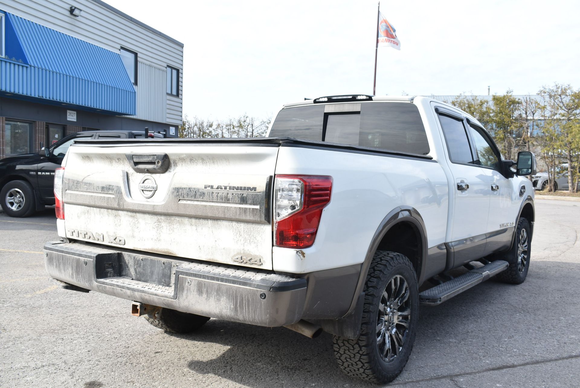 NISSAN (2018) TITAN XD CREW CAB PICK UP TRUCK WITH 5.6 LITER V8 GASOLINE ENGINE, AUTO, 4X4, HEATED - Image 3 of 12