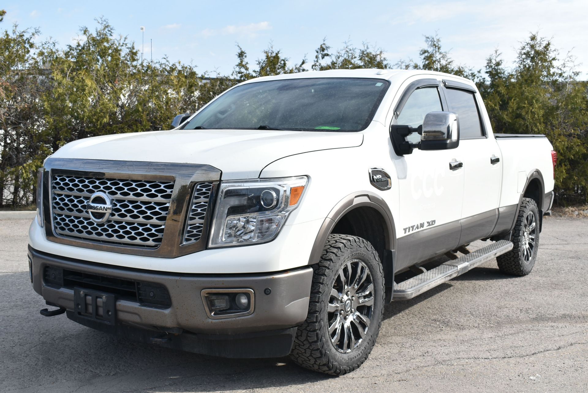 NISSAN (2018) TITAN XD CREW CAB PICK UP TRUCK WITH 5.6 LITER V8 GASOLINE ENGINE, AUTO, 4X4, HEATED