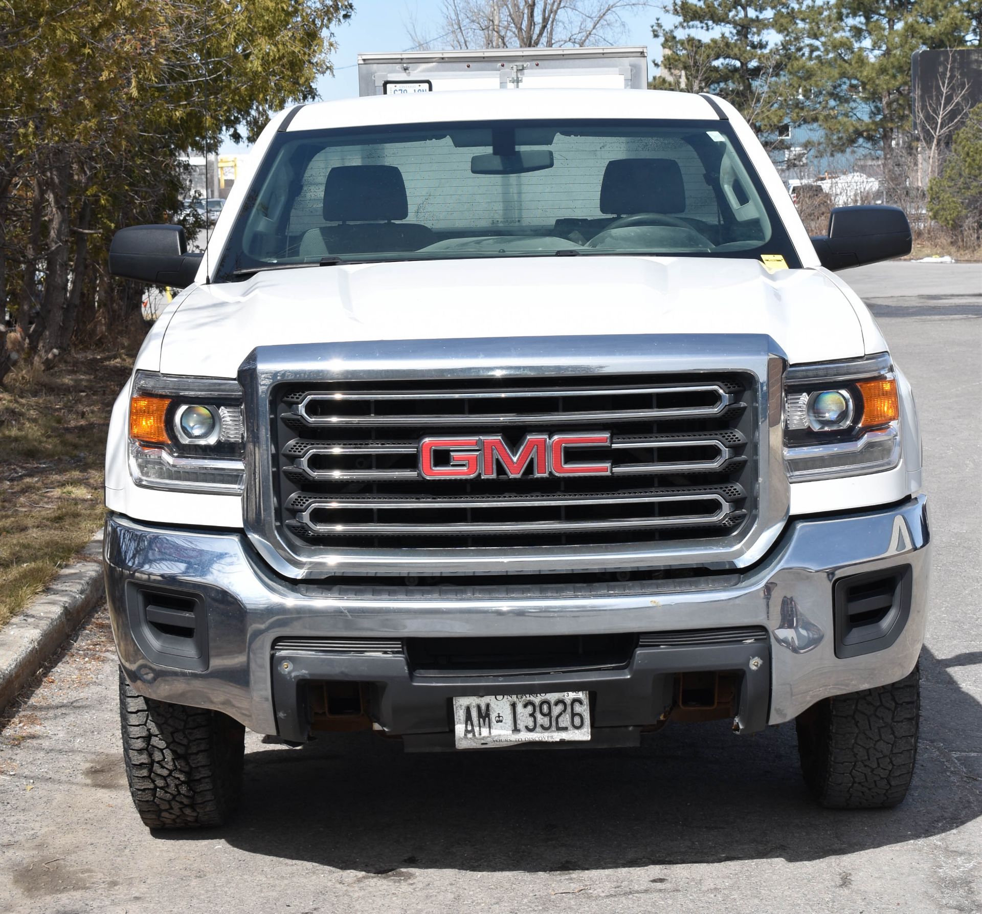 GMC (2017) SIERRA 2500 HD REGULAR CAB PICK UP TRUCK WITH 6.0 LITER V8 GASOLINE ENGINE, AUTO, 4X4, - Image 5 of 20