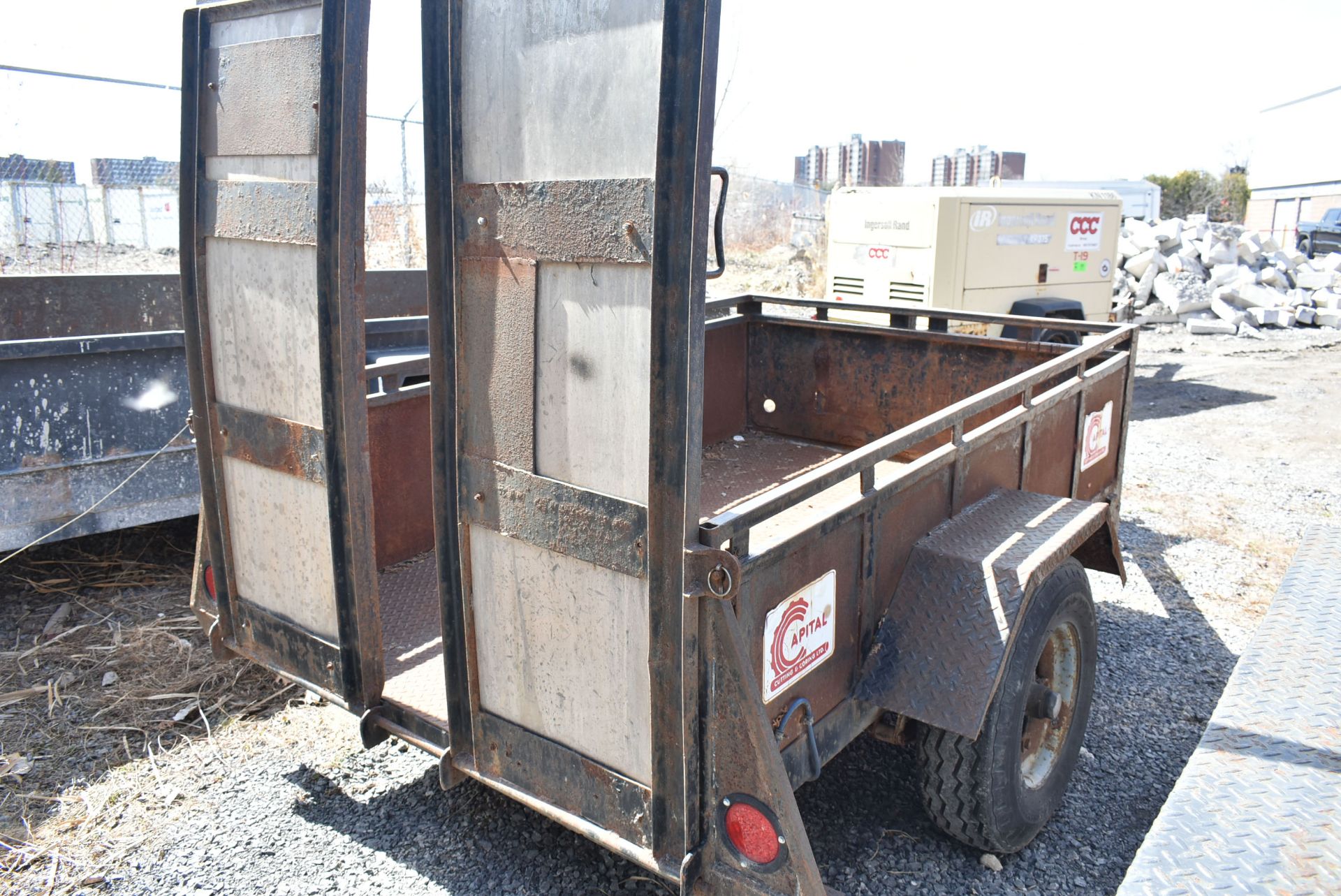 MFG UNKNOWN (2008) 8' SINGLE AXLE UTILITY TRAILER WITH RAMPS, VIN: 293052588 - Image 3 of 6