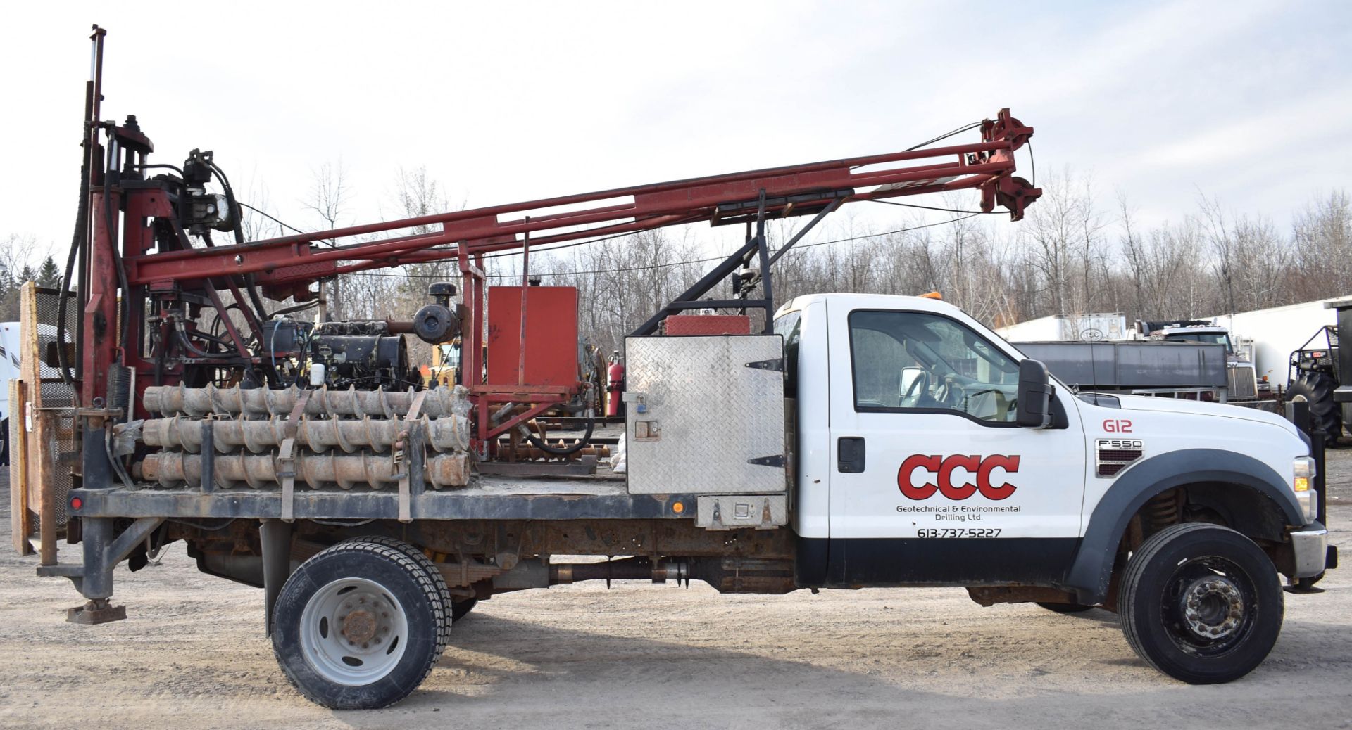 FORD (2007) F-550 SUPER DUTY MOBILE DRILL RIG WITH V8 POWER STROKE ENGINE, 258,966 KM (RECORDED ON - Image 7 of 18