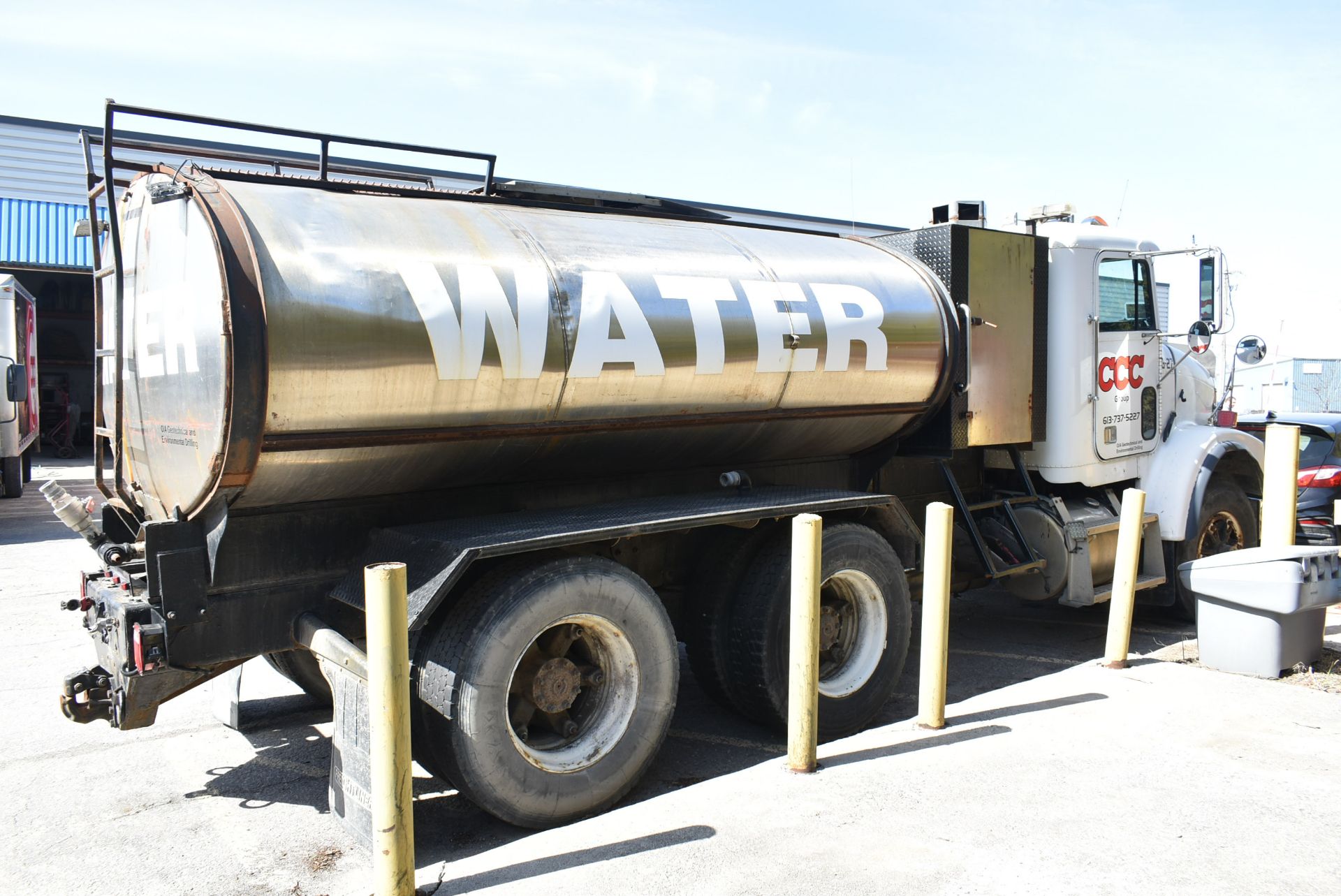 FREIGHTLINER (1993) FL0112 TANDEM AXLE WATER TANKER TRUCK WITH CATERPILLAR 3176 DIESEL ENGINE, - Image 3 of 7