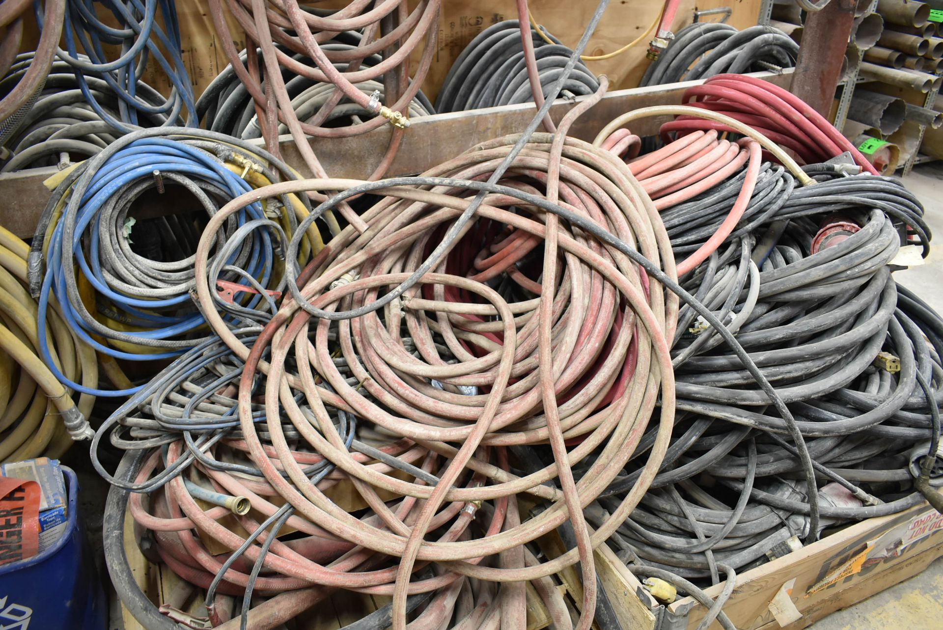 LOT/ PNEUMATIC HOSE AND CABLES - Image 3 of 3