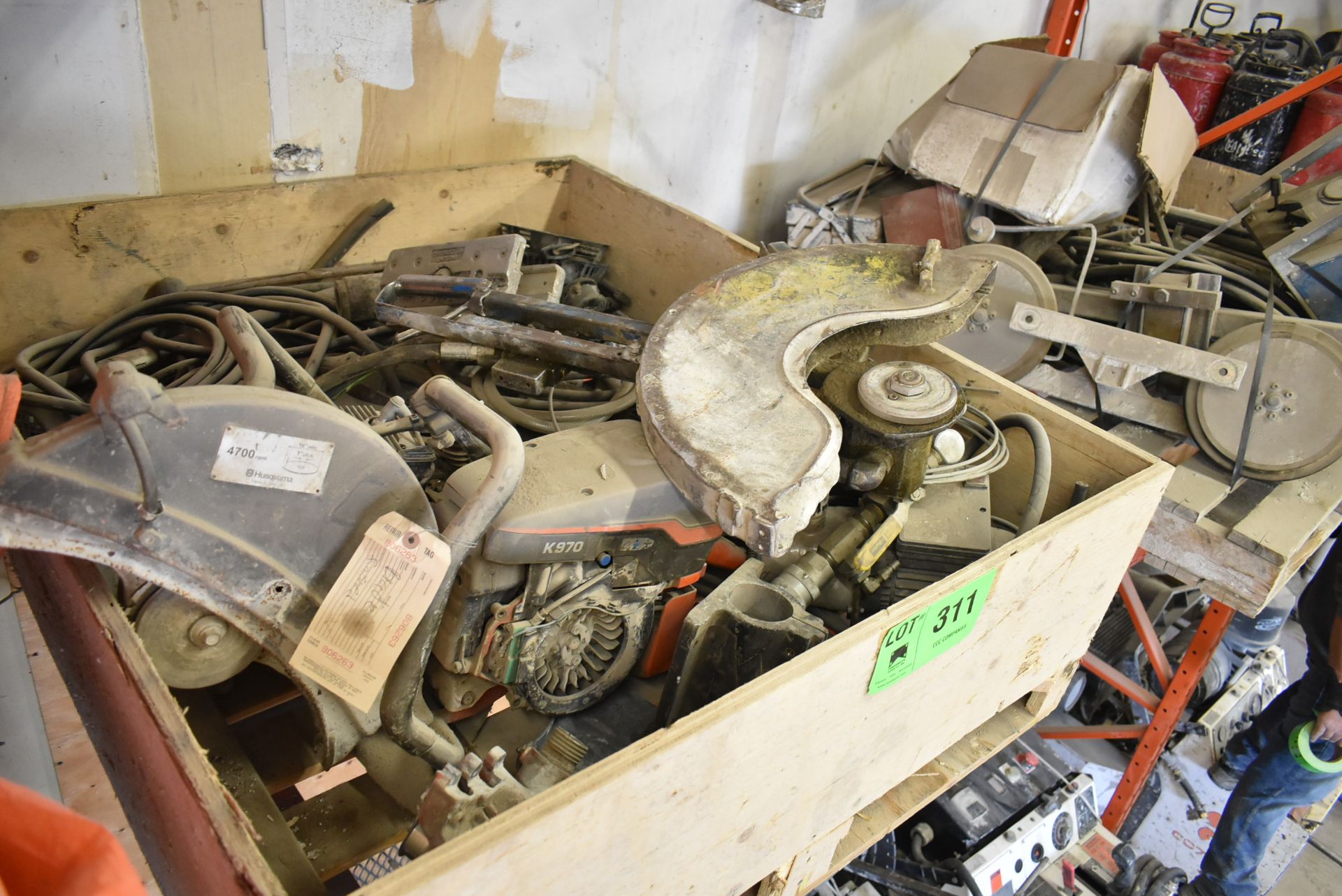 LOT/ CRATE WITH CONTENTS CONSISTING OF CONCRETE SAW COMPONENTS