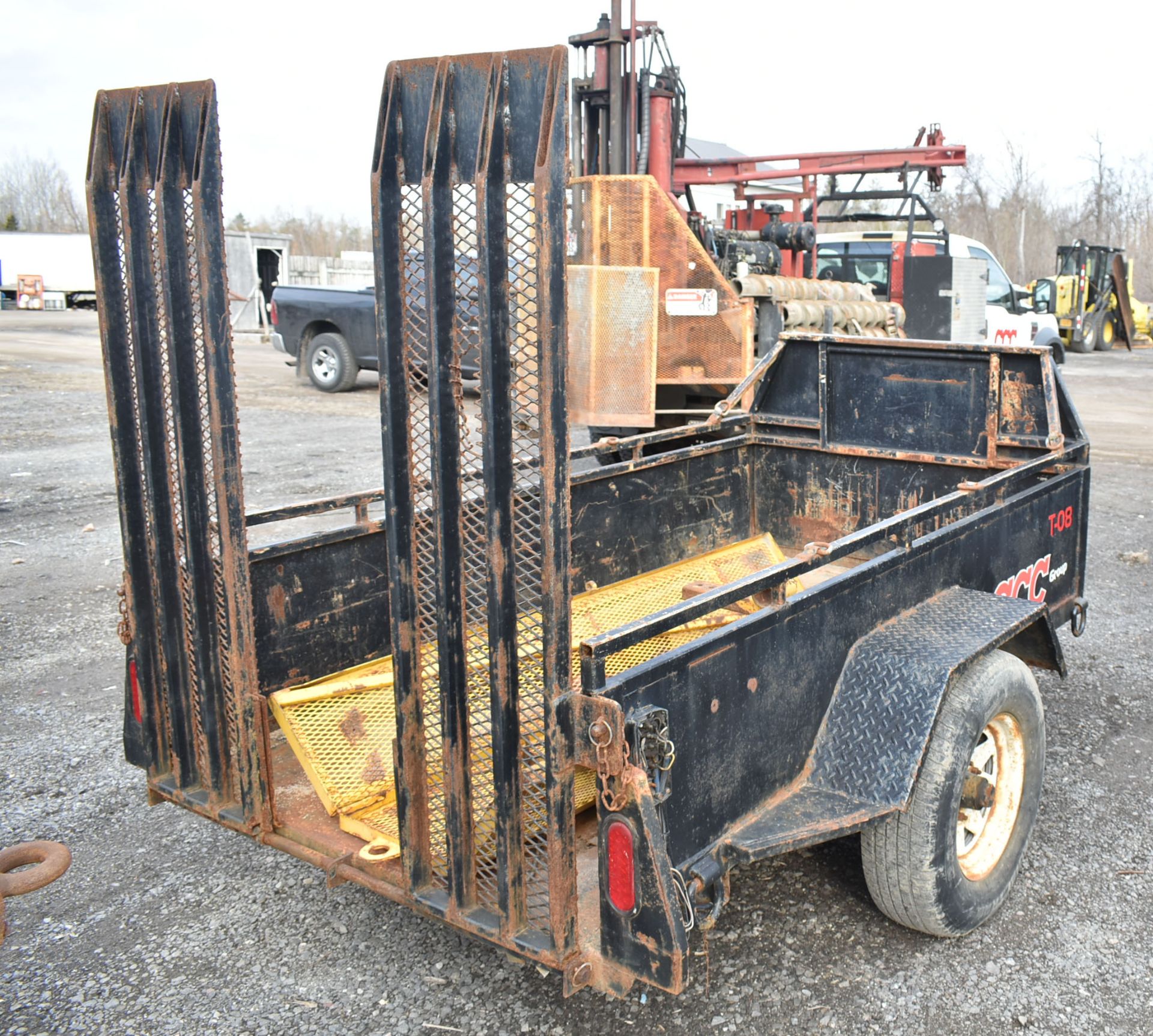 MFG UNKNOWN (2010) 8' SINGLE AXLE UTILITY TRAILER WITH RAMPS, VIN: 309271140 (UNIT T-08) - Image 4 of 6