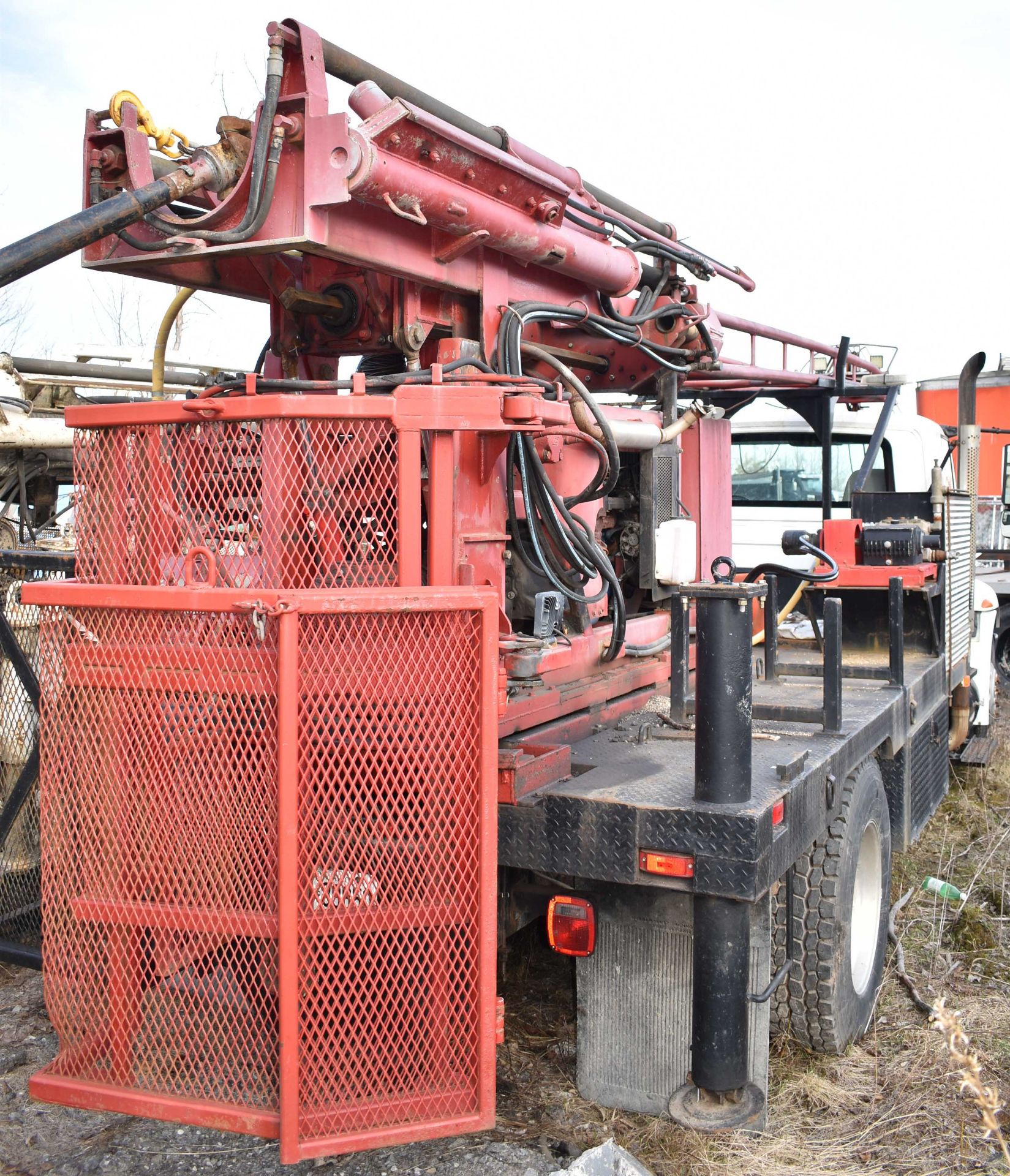 INTERNATIONAL (2005) 4300 SBA 4X2 MOBILE DRILL RIG WITH DT466/MAXXFORCE DT DIESEL ENGINE CENTRAL - Image 3 of 25