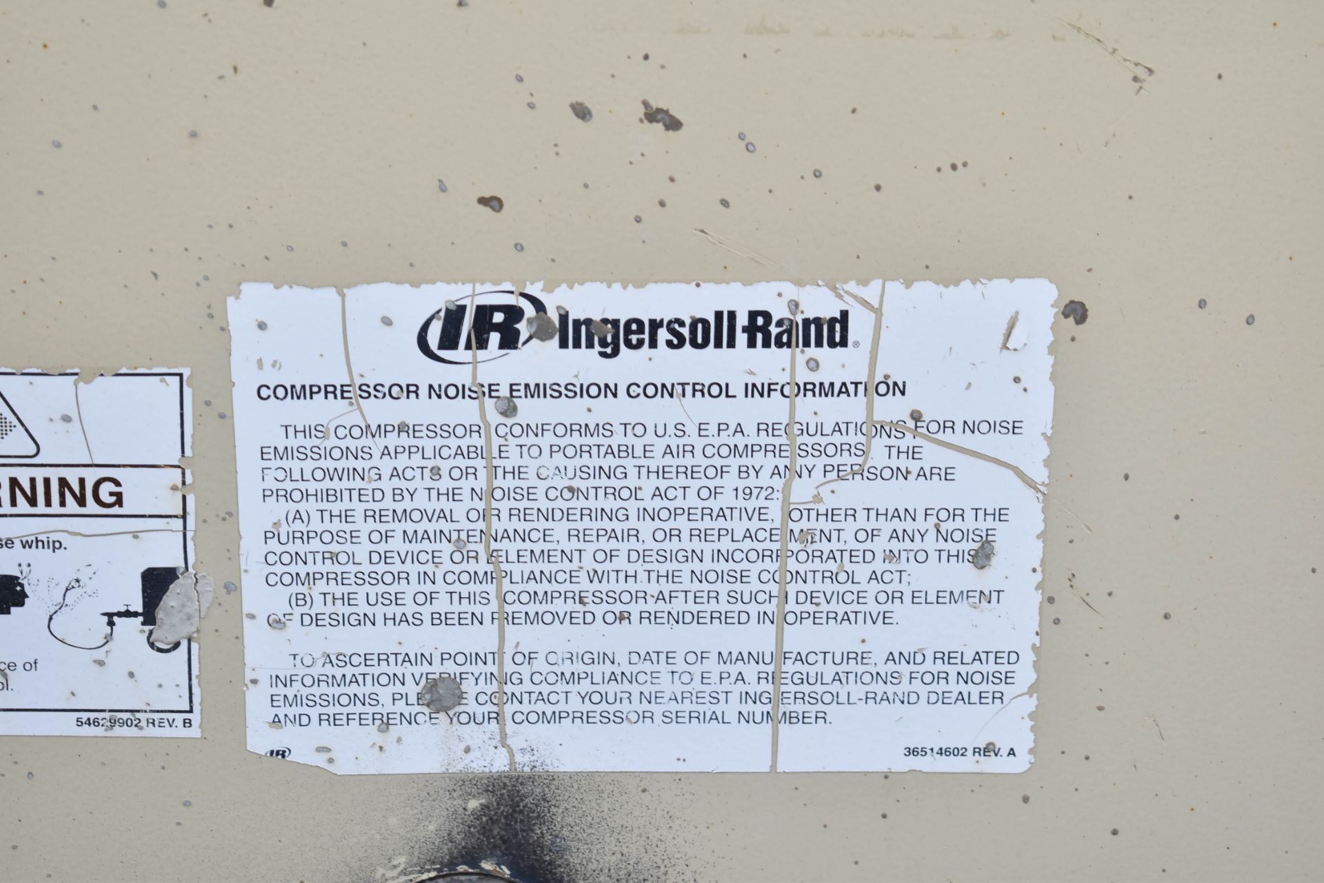 INGERSOLL-RAND XP 375 TOW-BEHIND DIESEL POWERED AIR COMPRESSOR WITH INGERSOLL-RAND 4045HF275I DIESEL - Image 7 of 13