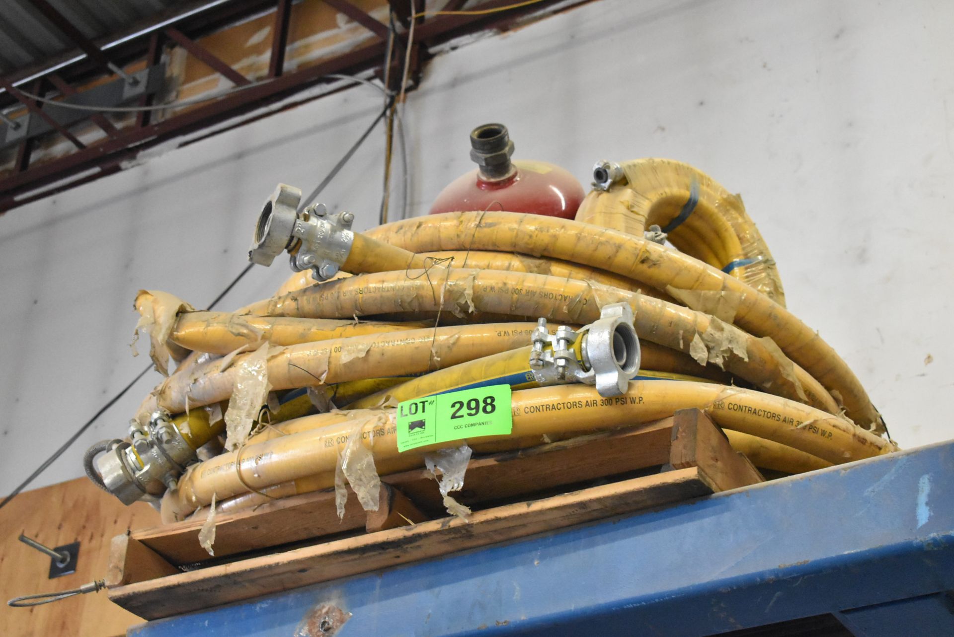 LOT/ PALLET WITH HOSE