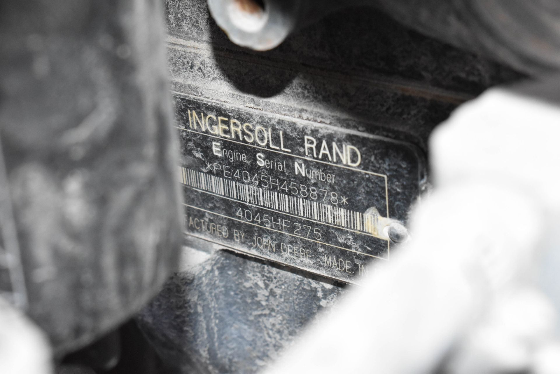 INGERSOLL-RAND XP 375 TOW-BEHIND DIESEL POWERED AIR COMPRESSOR WITH INGERSOLL-RAND 4045HF275I DIESEL - Image 10 of 13