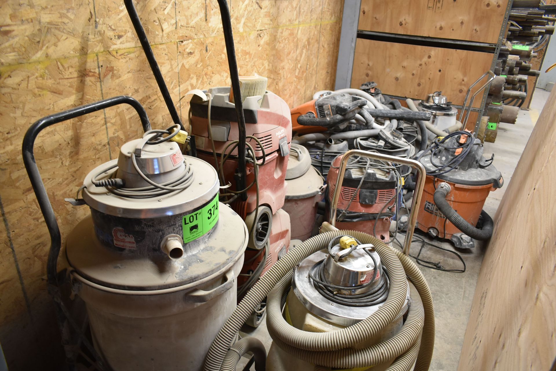 LOT/ SHOP VACUUMS