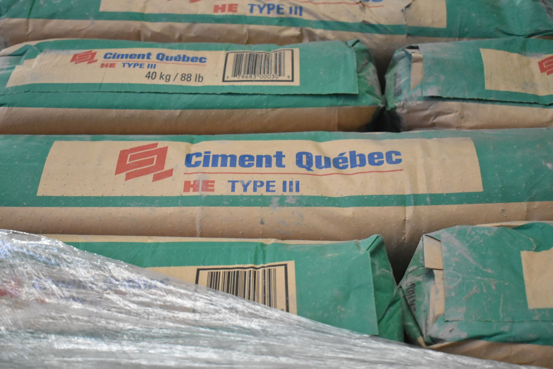 LOT/ PALLET WITH CONTENTS CONSISTING OF CIMENT QUEBEC HE TYPE III CONCRETE MIX - Image 2 of 2