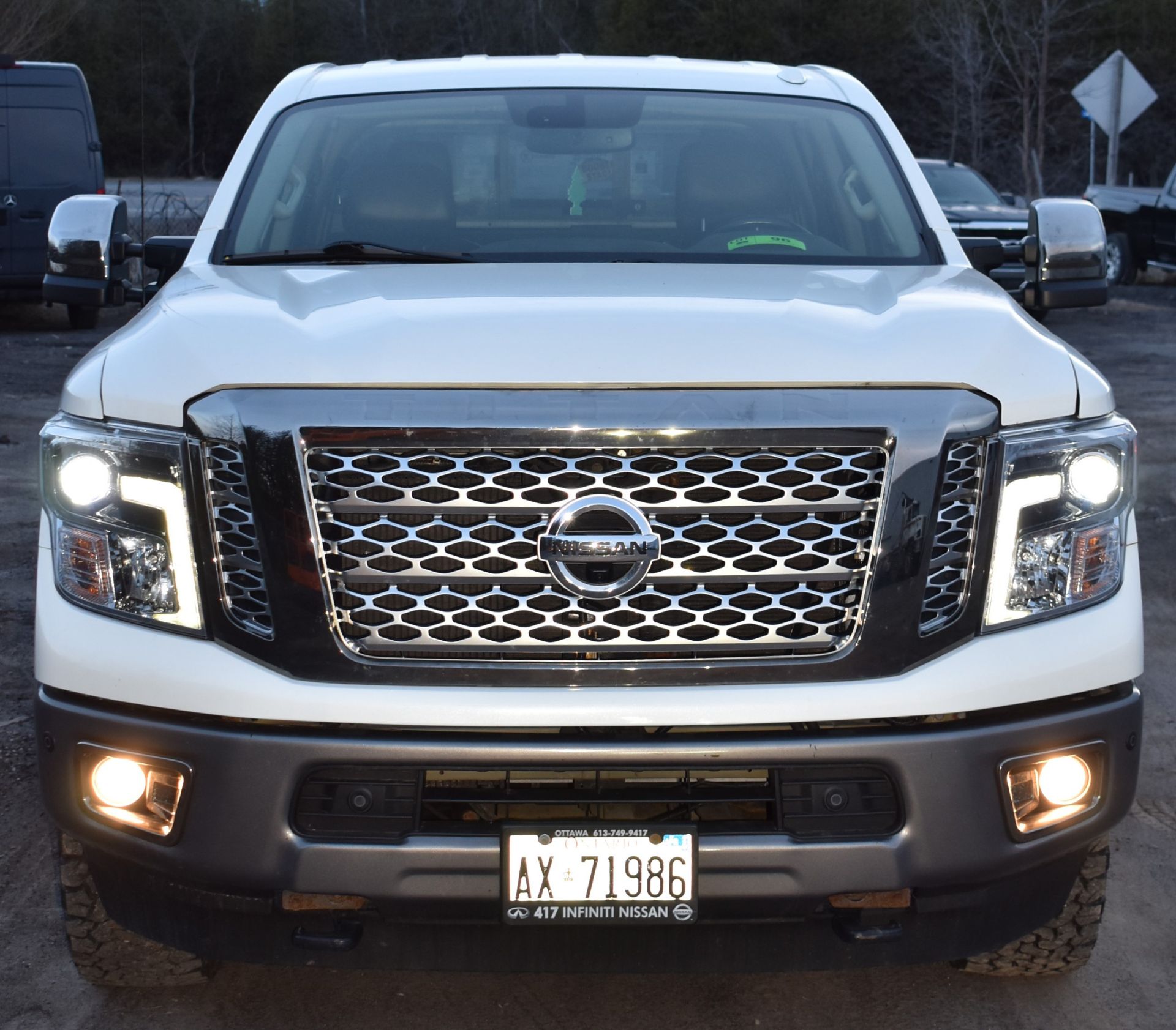 NISSAN (2018) TITAN XD CREW CAB PICK UP TRUCK WITH 5.6 LITER V8 GASOLINE ENGINE, AUTO, 4X4, HEATED - Image 8 of 18