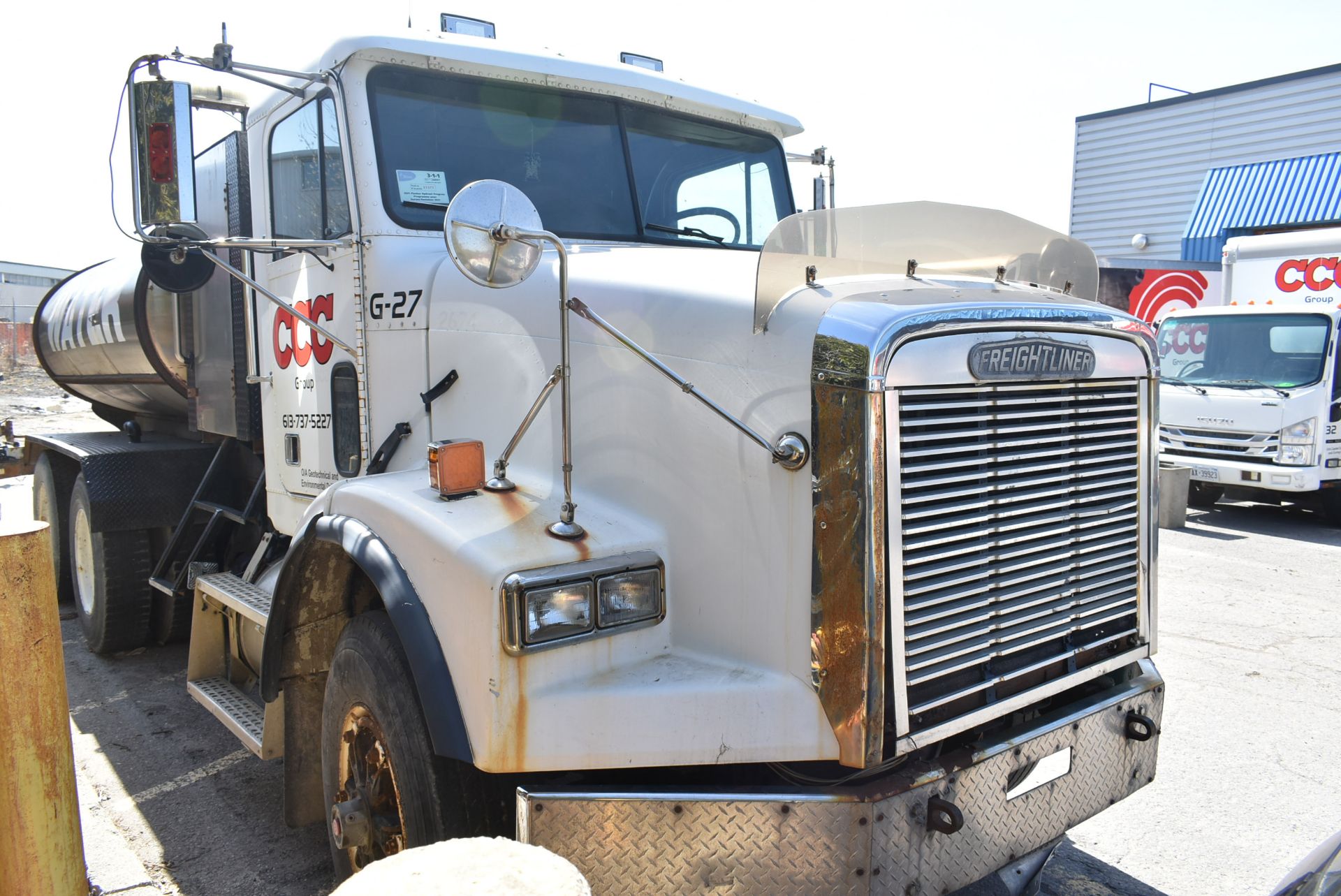 FREIGHTLINER (1993) FL0112 TANDEM AXLE WATER TANKER TRUCK WITH CATERPILLAR 3176 DIESEL ENGINE, - Image 4 of 7