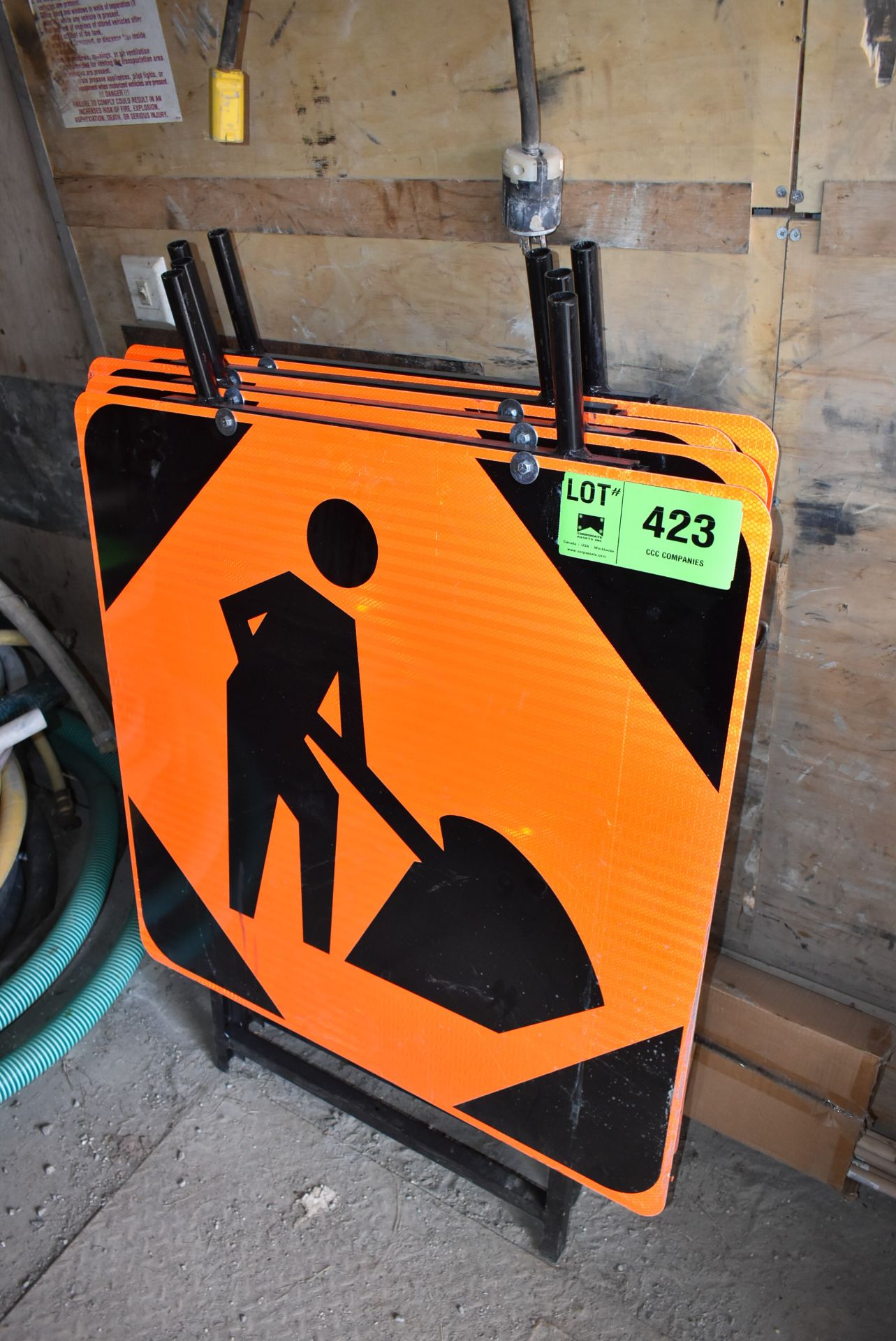 LOT/ CONSTRUCTION SIGNS