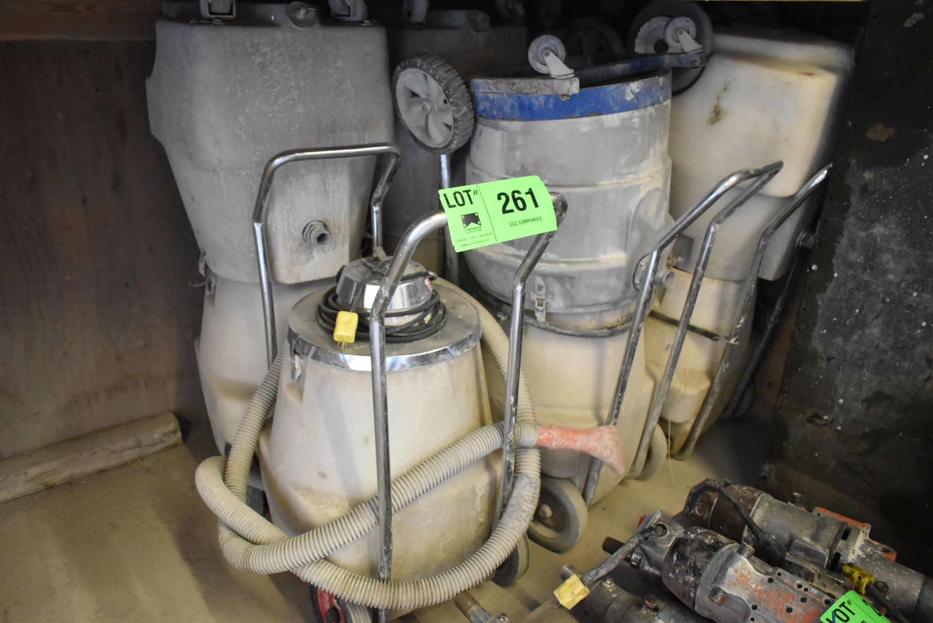 LOT/ SHOP VACUUMS