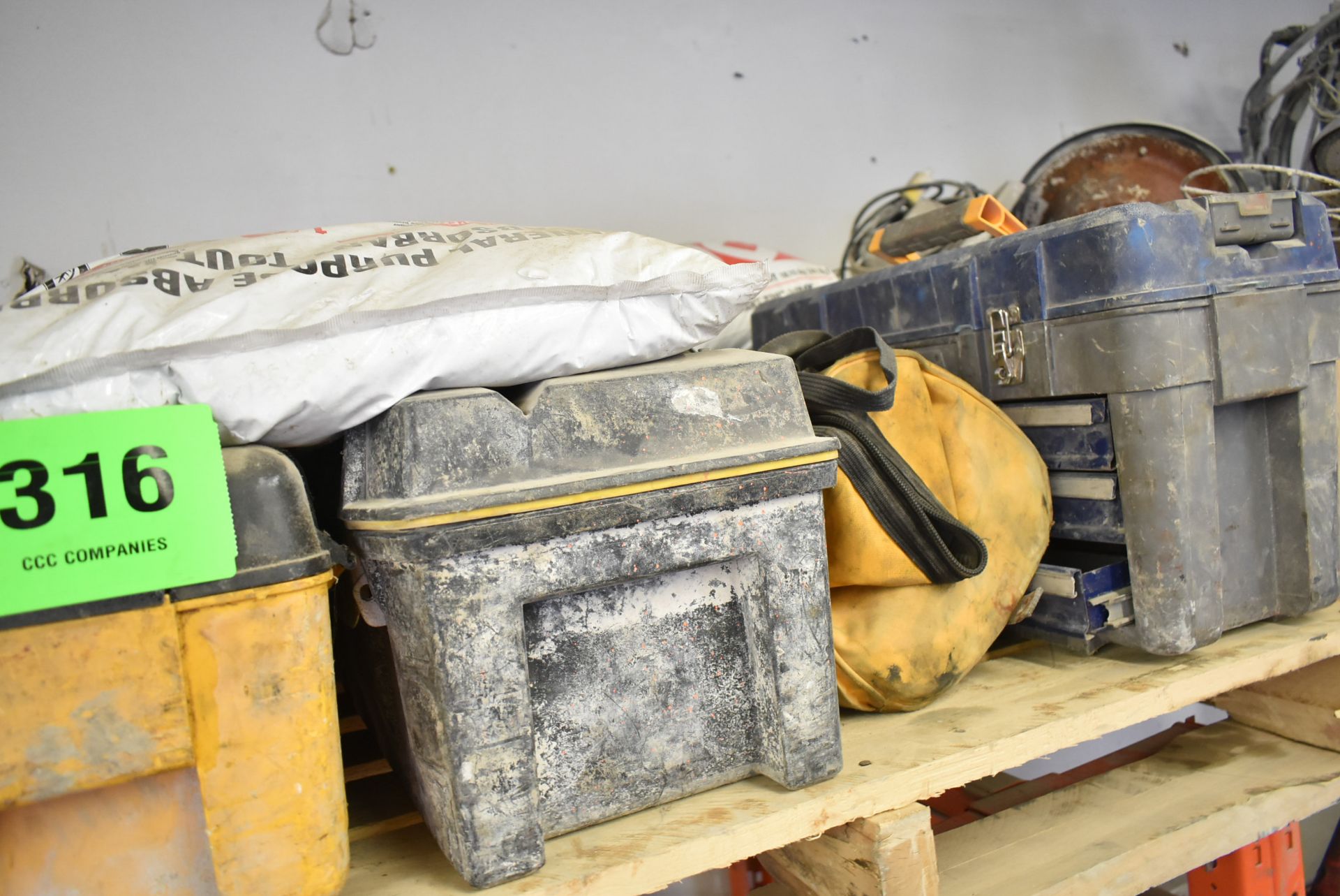 LOT/ PALLET WITH CONTENTS CONSISTING OF TOOL BOXES