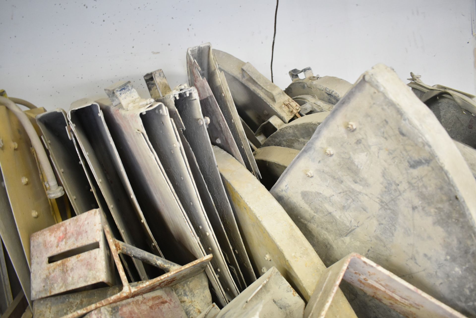 LOT/ PALLET WITH CONTENTS CONSISTING OF CONCRETE SAW COVERS
