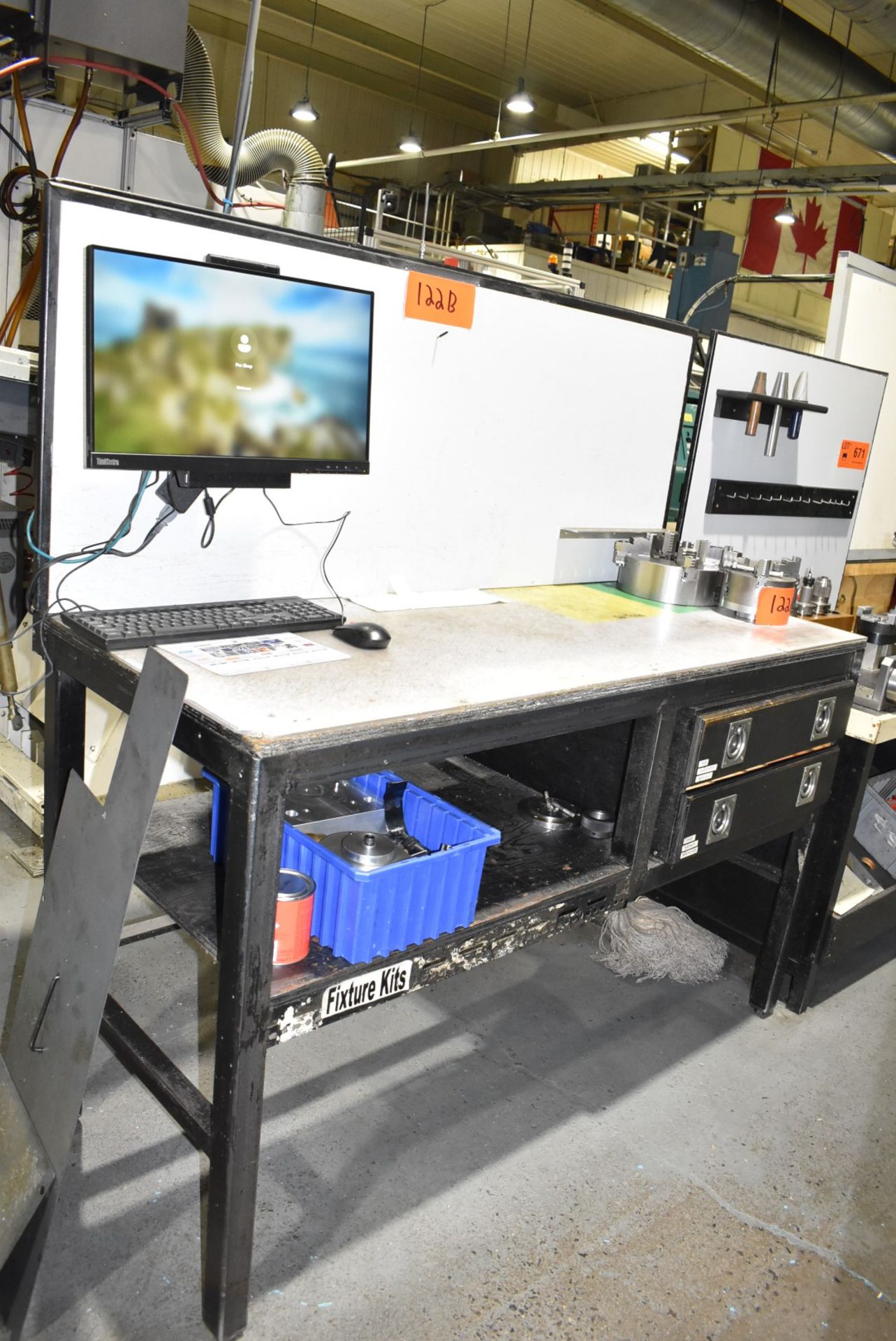 LOT/ WORKBENCH WITH LENOVO THINKCENTRE COMPUTER