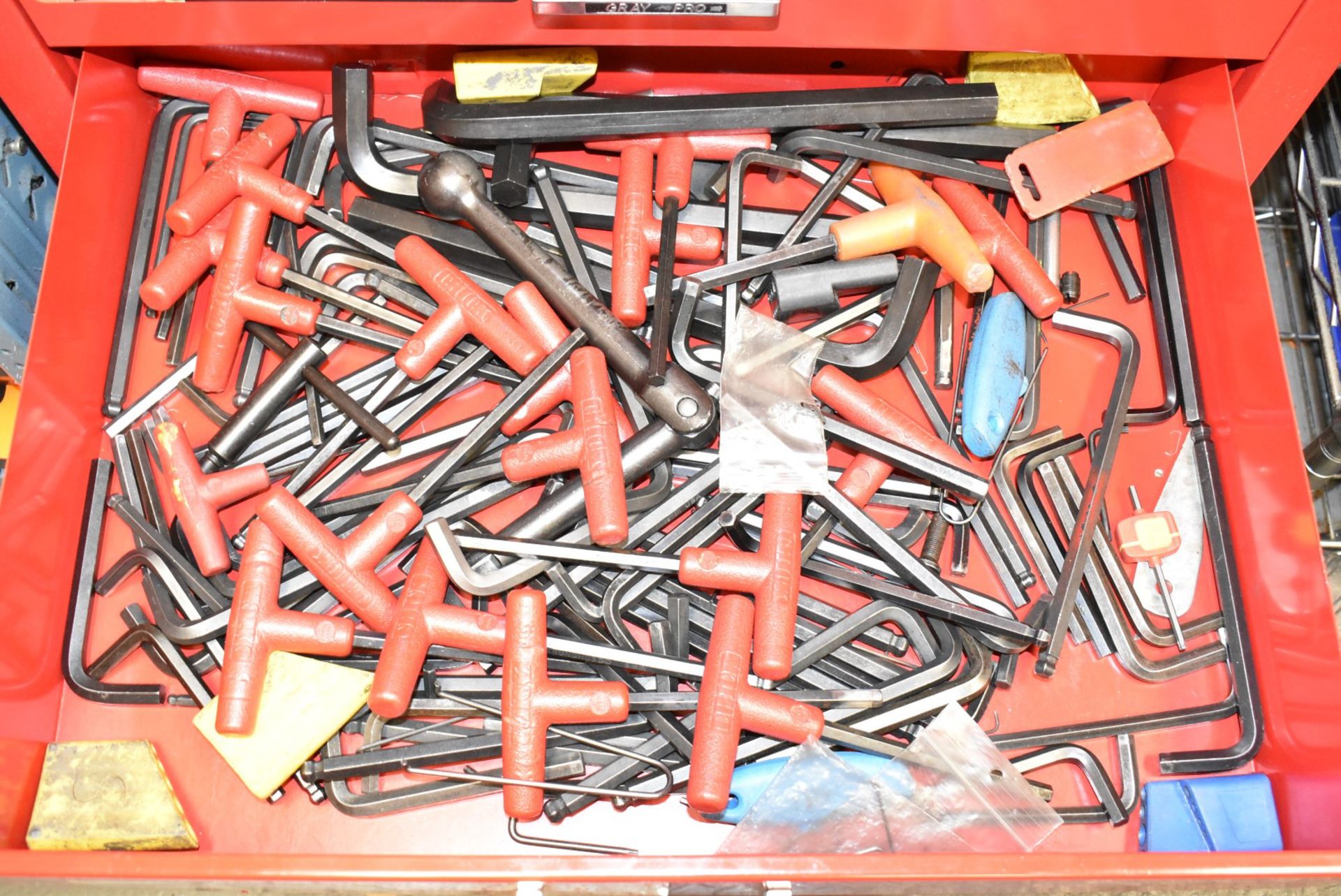 LOT/ GRAY TOOLS 5-DRAWER TOOLBOX WITH CONTENTS CONSISTING OF HAND TOOLS - Image 4 of 6