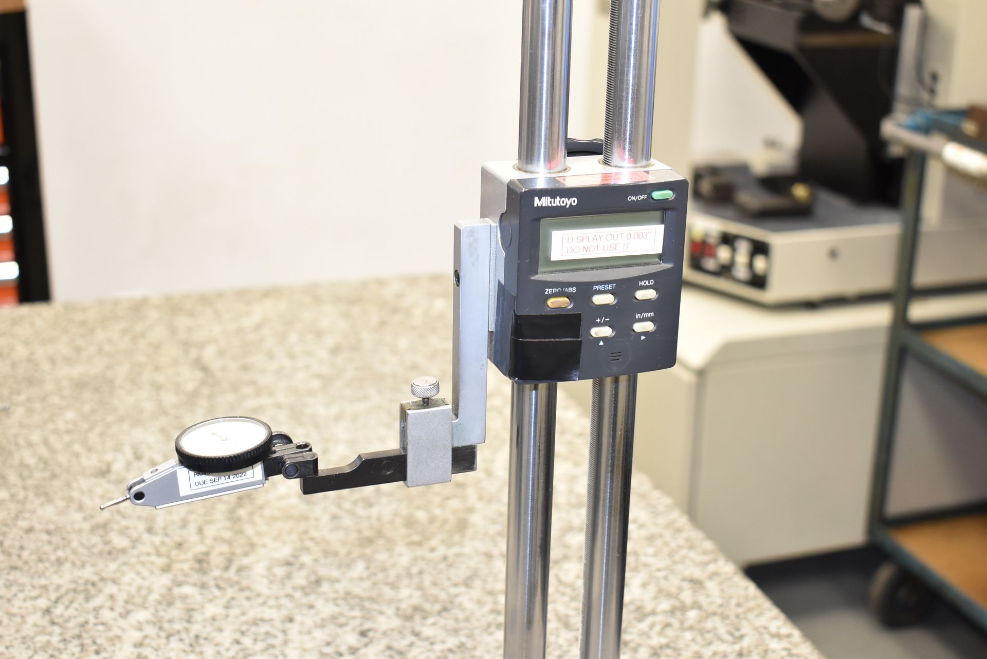 MITUTOYO 18" DIGITAL HEIGHT GAUGE, S/N N/A - Image 2 of 4