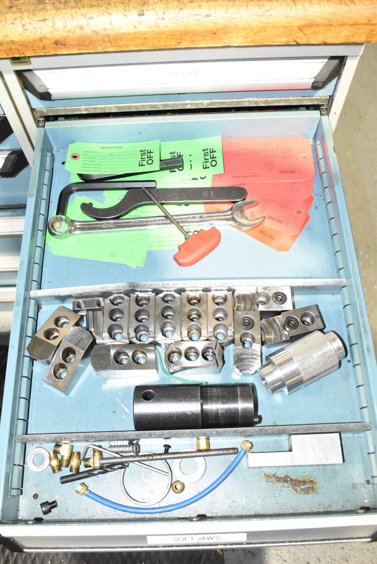 LOT/ ROLLING TOOLBOX WITH MACHINE SUPPLIES - Image 5 of 5