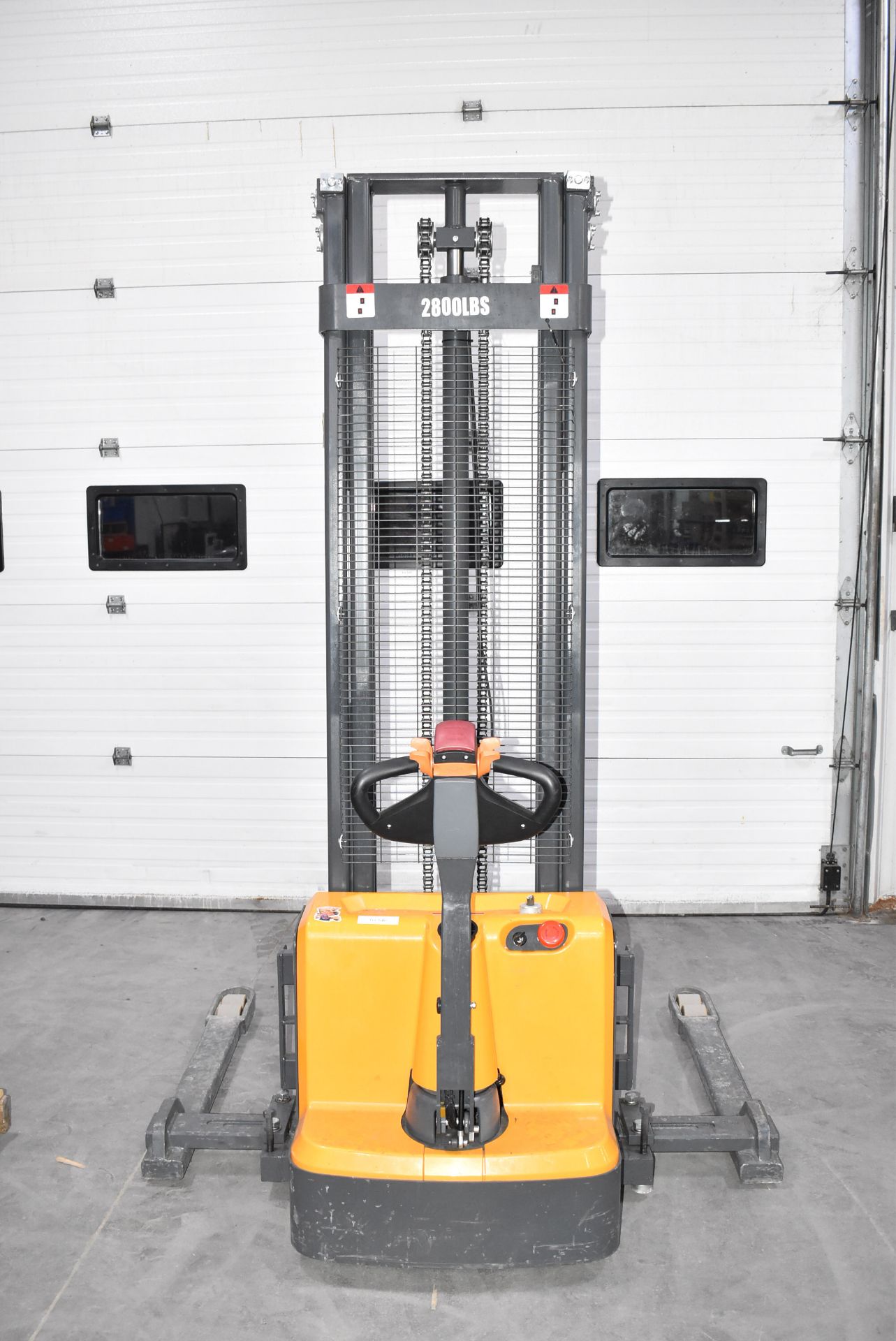 EKKO EB13E-138 24V ELECTRIC PALLET STACKER WITH 2,800 LB LIFTING CAPACITY, 138" MAXIMUM LIFT HEIGHT, - Image 3 of 5