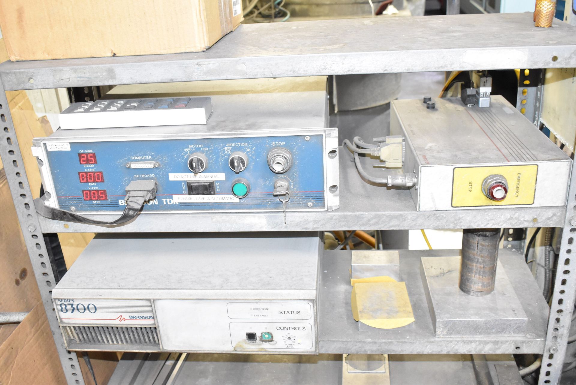 BRANSON ULTRASONICS FLEXLINE PARTS CLEANING SYSTEM WITH BRANSON TDR15 15 KG CAPACITY GANTRY - Image 5 of 10