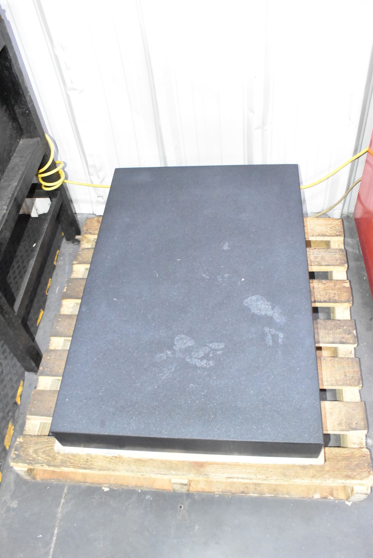MFG UNKNOWN 24" X 36" X 4" GRANITE SURFACE PLATE, S/N N/A (NEW IN CRATE) [RIGGING FEE FOR LOT #222 - - Image 2 of 5