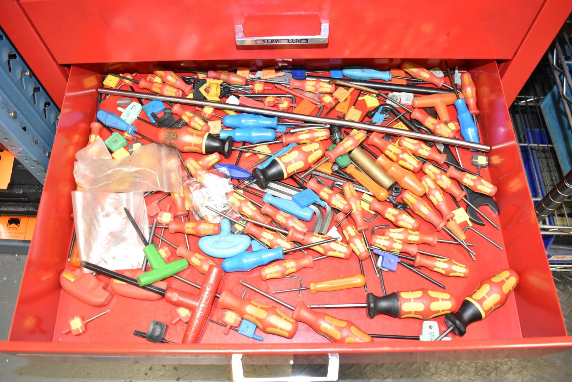 LOT/ GRAY TOOLS 5-DRAWER TOOLBOX WITH CONTENTS CONSISTING OF HAND TOOLS - Image 3 of 6